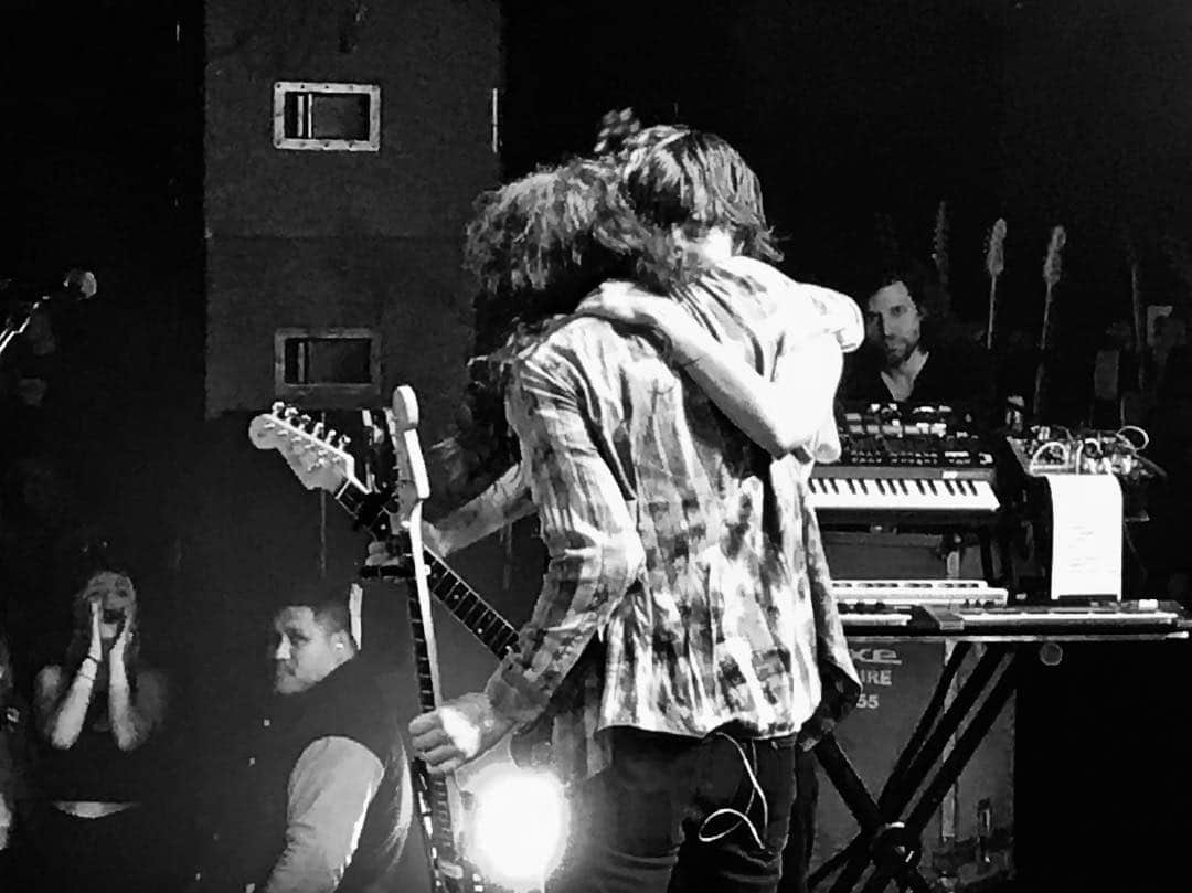 コートニー・バーネットのインスタグラム：「Nice one kurty miss u already 💕 📸 @emfezza」