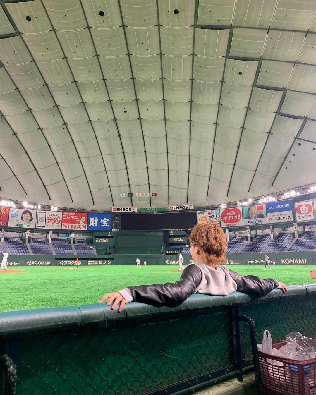 春木開さんのインスタグラム写真 - (春木開Instagram)「東京ドーム貸切で野球大会 経験したことない'遊び'や体験は ありえない発想やモチベへ繋がり 結果として仕事に繋がる '遊びを仕事へ転換する" これが俺流🔥  学生時代プロ野球選手になってドームで野球をするのが夢だった 形は違えど実現することができた😎 '努力すれば夢叶う'なんて綺麗事は言わない でも努力すれば夢は叶わなくても何かは得れる。  #野球 #野球大会 #東京ドーム #優勝🏅🏆🥇 #最高の機会をありがとうございました😊 #遊びを仕事に #よく遊ぶにはよく働くことが背景にある #遊びには金と自由がいるし #遊び方にもとことん拘る #全力で仕事し全力で遊ぶ #そんな生き方」4月30日 15時43分 - haruki.kai