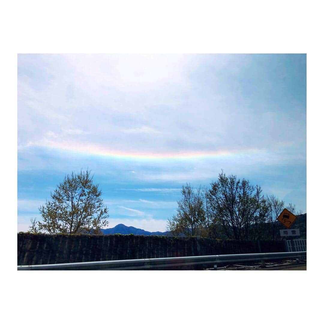 葉月ゆめさんのインスタグラム写真 - (葉月ゆめInstagram)「環天頂アーク。と、言うらしい 🌈 とてもきれいです。 #instapic #instalike #goodpic #sky #rainbow #環天頂アーク #虹色 #虹 #空 #きれい #自然 #好き #わたしから見えた世界」4月30日 15時59分 - yume_hazuki