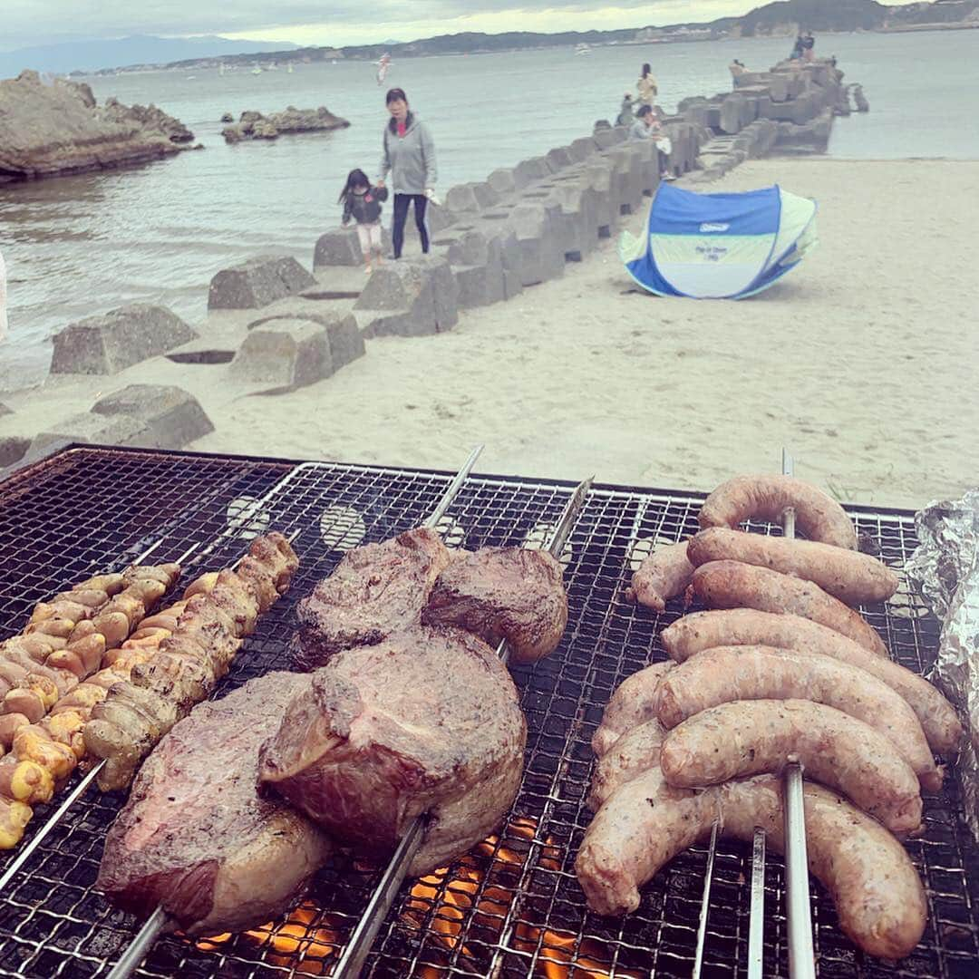 桃生亜希子さんのインスタグラム写真 - (桃生亜希子Instagram)「昨日は、毎年4.29(よい肉の日)🥩恒例の、れおくんシュラスコBBQの日。  大好き過ぎるミュージシャンの友達がいっぱい集まって、久々に最高に楽しかった〜！ 肉🥩も美味すぎる！🙏✨ 楽しく酔っ払った😊 みんな楽しい時間をありがとう😊❤️」4月30日 16時08分 - pinokosugar