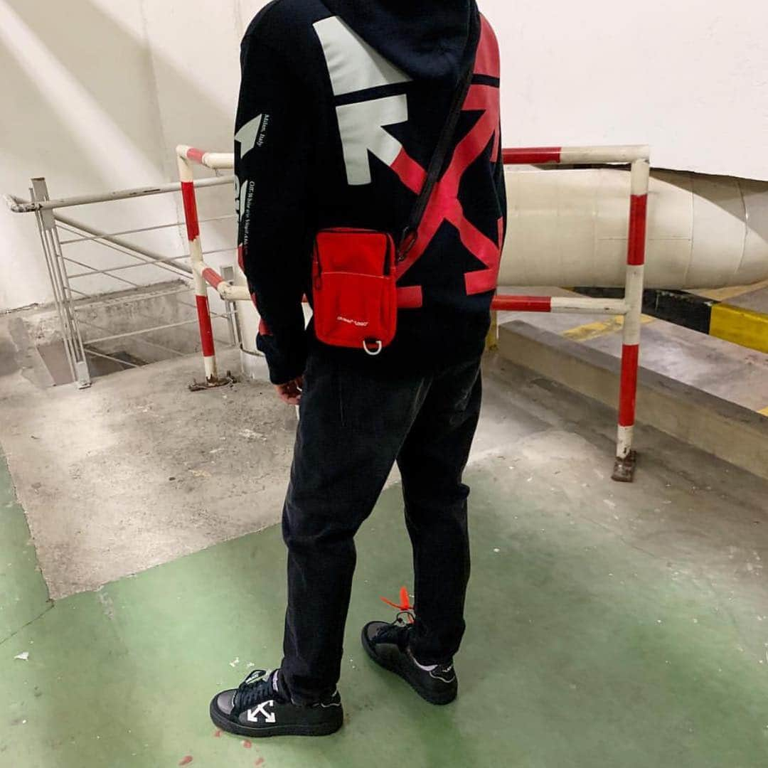 OFF-WHITE C/O VIRGIL ABLOHさんのインスタグラム写真 - (OFF-WHITE C/O VIRGIL ABLOHInstagram)「ss19 men’s Off-White™ collection @off___white____kualalumpur」4月30日 16時19分 - off____white