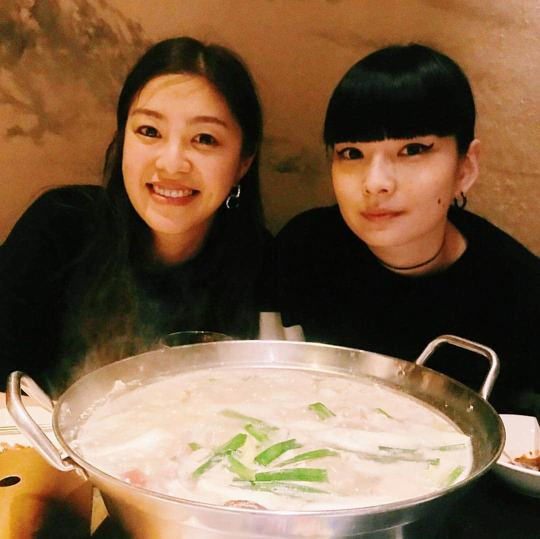 板橋よしえさんのインスタグラム写真 - (板橋よしえInstagram)「梢ちゃんとみなちゃんと韓国料理🍲へ みなちゃんは梢ちゃんが高校生の頃からの長いおつきあい！ 梢ちゃんからいつもみなちゃんの名前は聞いていたから、会えたときは初めましてな気がしなかった😂 そんなみなちゃんは、いつもいつでも優しい。 大切なひとの大切なひとを紹介してもらえるのはとても嬉しい☺️ #梢家」4月30日 16時15分 - candy_yoshie