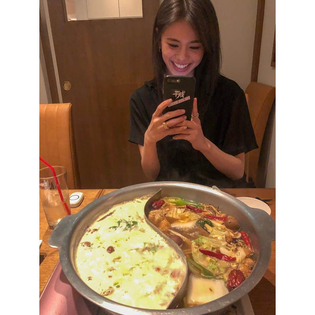 鈴木愛理さんのインスタグラム写真 - (鈴木愛理Instagram)「✴︎ この前、佐藤晴美ちゃんと初めて2人でご飯しました💗 . はるおはるおー☺︎ . なんかね、火鍋食べに行って女子力あげようとか言ってたんだけど、それどころかとっても真剣に仕事の話とか、自己プロデュースの話とかできて、ほんとあっという間だった😳 . 話し足りない。またすぐ会おう〜❣️ . . #佐藤晴美  #はるお #E_girls #Flower」4月30日 16時29分 - airisuzuki_official_uf