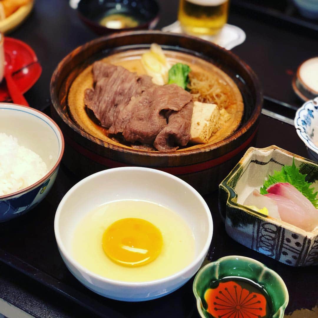 服部円のインスタグラム：「平成最後のすき焼きでした🍺」