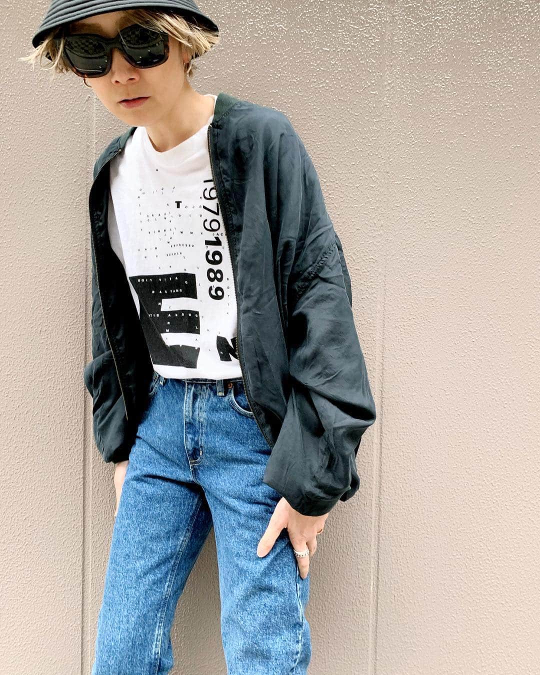 のインスタグラム：「SILK ブルゾン ¥5000+tax  肩幅 62.5cm 身幅 72cm 着丈 65cm 袖丈 57cm . 80's Tee ¥5000+tax  肩幅 50cm 身幅 50cm 着丈 73cm . 通販も可能です。 お問い合わせはお電話で承ります。 . #お問い合わせはお電話で承ります #jammru  #osaka  #fashion  #streetstyle  #streetfashion  #vtg  #vintage  #used  #usedclothing  #古着 #古着屋 #ファッション #70s #80s #90s」