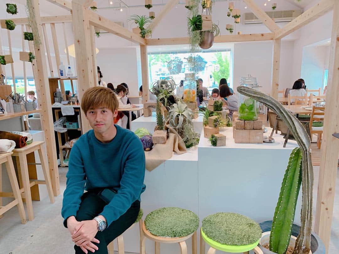 のインスタグラム：「休日だったのでオシャレなカフェにオシャレな後輩と。 . #ANDLIFE #富山 #富山カフェ #オシャレ #女性9割 #白石智之 #オシャレ番長 #平成最後の日 #いるやつ間違えた #皆さんGW楽しんでください #僕にとっては全然ゴールデンじゃない」