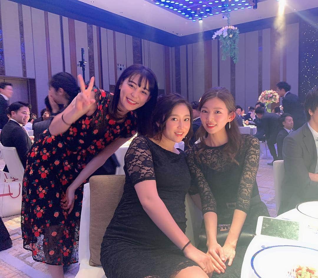 赤谷奈緒子のインスタグラム：「久しぶりの更新になってしまいましたが、、仲良しのお友達の結婚式へ💒👰 . . 昔からの大好きなお友達にもたくさん会え、なんだか同窓会みたいでとっても楽しかった😌 . . 素敵な結婚式に参加できて嬉しいかぎりです☺️ . . てっちゃん結婚おめでとう☺️末長くお幸せに😌💕」
