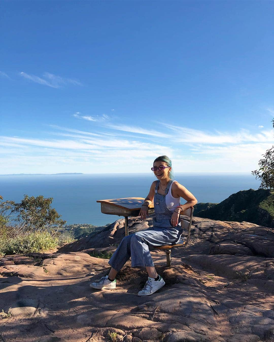 G・ハネリウスさんのインスタグラム写真 - (G・ハネリウスInstagram)「🌊 overall (!!) a nice place for a desk」5月1日 2時23分 - ghannelius