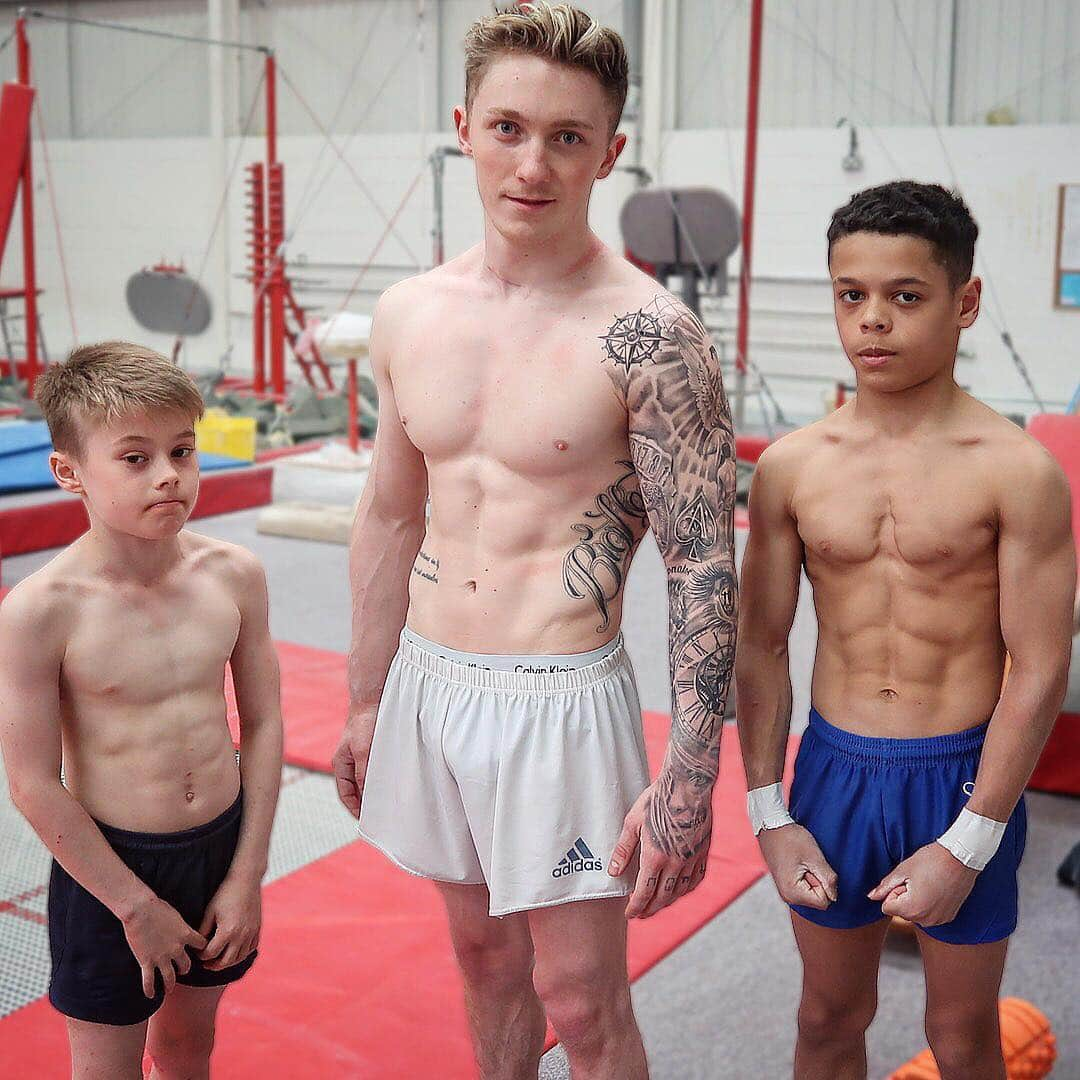 ナイル・ウィルソンさんのインスタグラム写真 - (ナイル・ウィルソンInstagram)「Train with those who are stronger than you 💪🏼😈 .. ‘GAME FACE vs BAD JOKE’ 📸Ft Internet Sensation & Mini Nile Wilson 🔥🤸🏼‍♂️」5月1日 2時15分 - nilemw