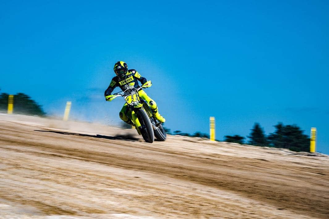 バレンティーノ・ロッシさんのインスタグラム写真 - (バレンティーノ・ロッシInstagram)「Che bello il Ranch! @vr46ridersacademyofficial 📸 @camilss」5月1日 2時42分 - valeyellow46