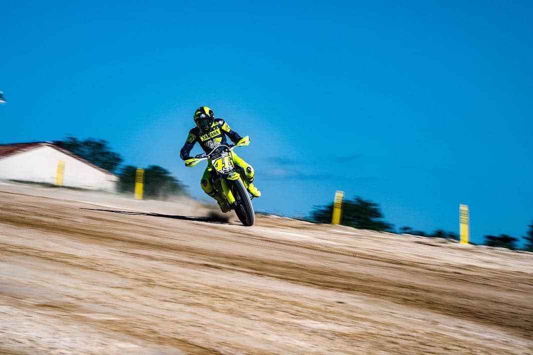 バレンティーノ・ロッシさんのインスタグラム写真 - (バレンティーノ・ロッシInstagram)「Che bello il Ranch! @vr46ridersacademyofficial 📸 @camilss」5月1日 2時42分 - valeyellow46