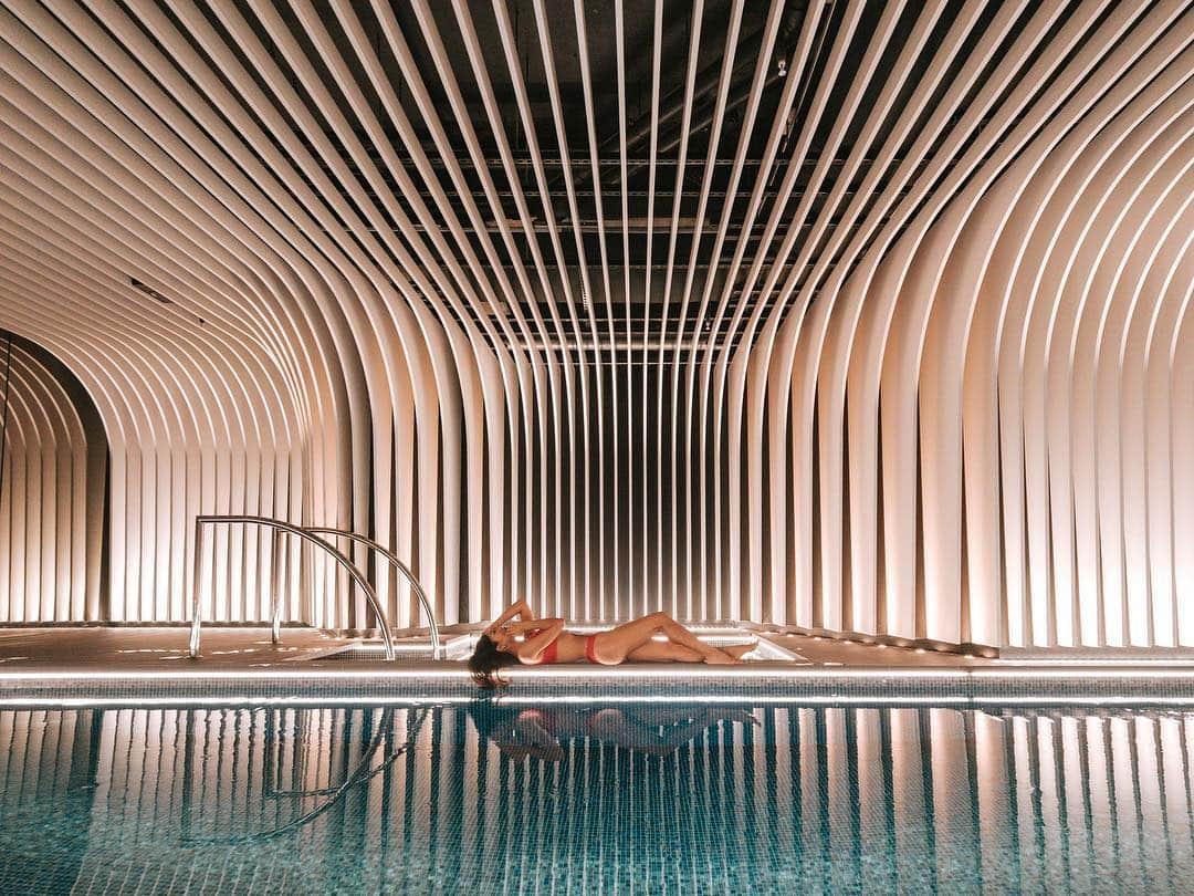 BEAUTIFUL HOTELSさんのインスタグラム写真 - (BEAUTIFUL HOTELSInstagram)「Traveling to Sydney? After a long day, slip into a soothing spa experience at SKYE Suites. Modern architectural design and moody lighting make for a pleasurable lap or two in the pool. Tag someone who needs this right now! (📷: @theloveassembly 📍: SKYE Suites Sydney, Australia)」5月1日 2時53分 - beautifulhotels