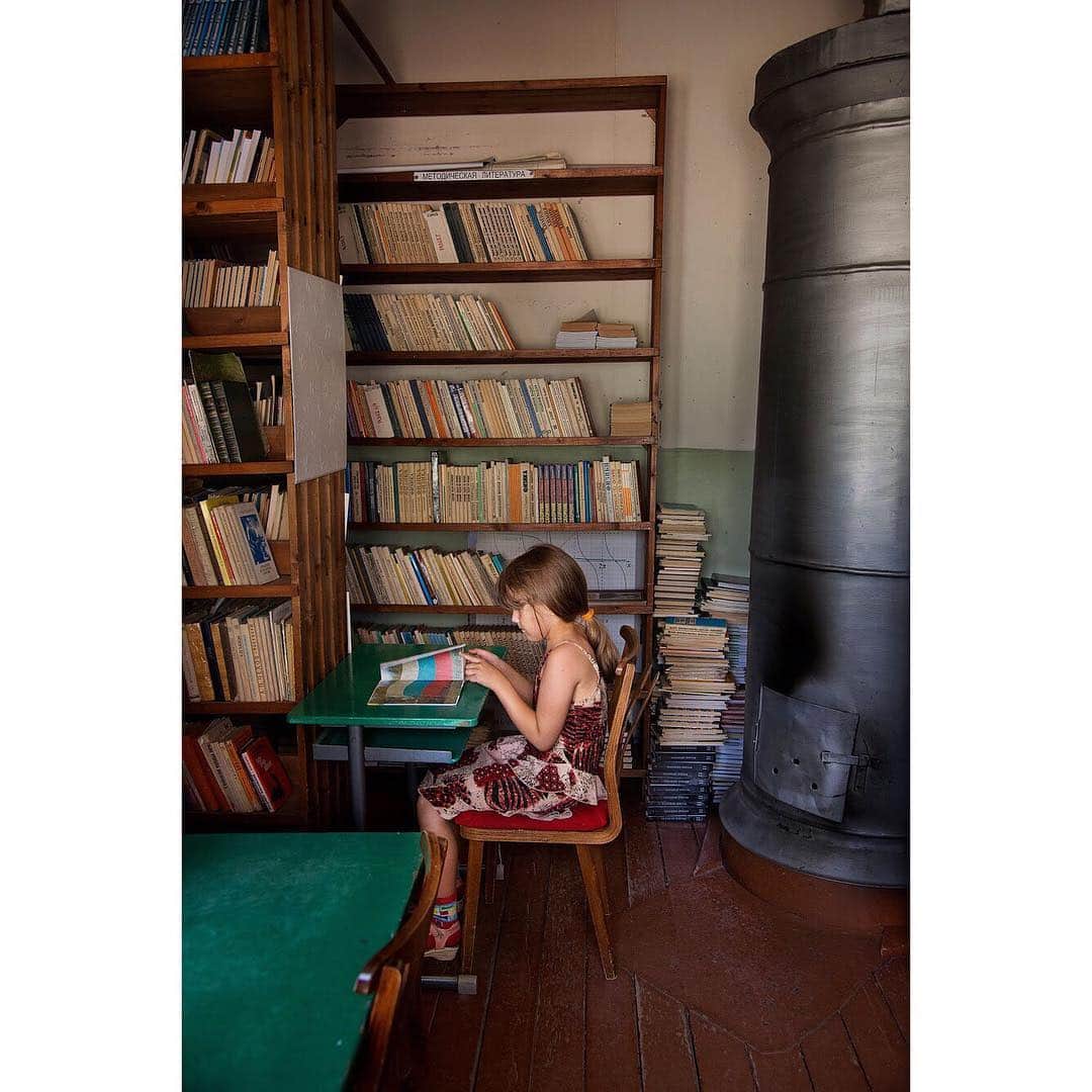 スティーブ・マカリーさんのインスタグラム写真 - (スティーブ・マカリーInstagram)「"I always imagined that Paradise would be a kind of library." -Jorge Luis Borges 1st image: #Karelia, #Russia, 2013. 2nd image: #Assisi, #Umbria, #Italy, 2014. 3rd image: #SouthKorea, 2017. 4th image: #SouthKorea, 2016. 5th image: #Havana, #Cuba, 2015. 6th image: Lucia sailing from #Shanghai to #HongKong, #China, 2019.」5月1日 3時02分 - stevemccurryofficial