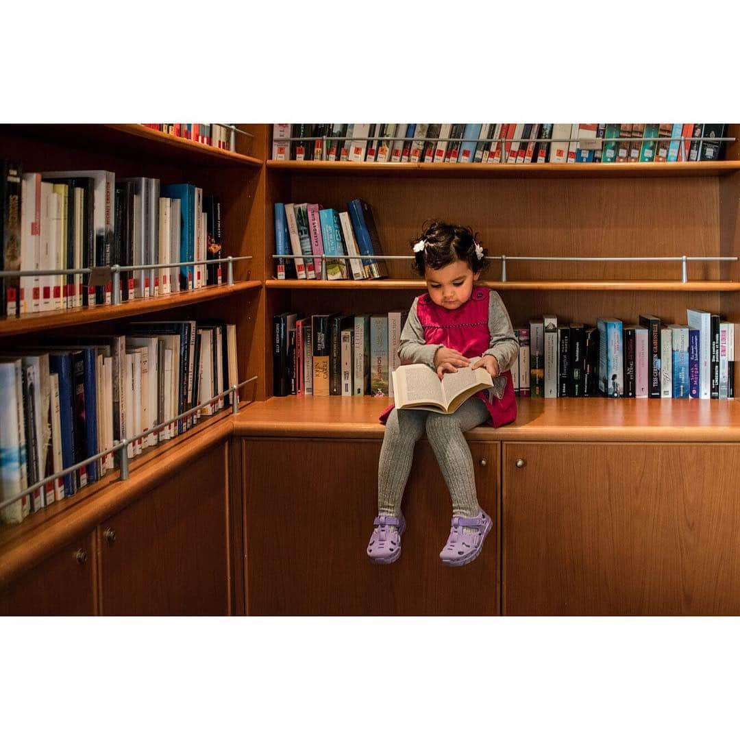 スティーブ・マカリーさんのインスタグラム写真 - (スティーブ・マカリーInstagram)「"I always imagined that Paradise would be a kind of library." -Jorge Luis Borges 1st image: #Karelia, #Russia, 2013. 2nd image: #Assisi, #Umbria, #Italy, 2014. 3rd image: #SouthKorea, 2017. 4th image: #SouthKorea, 2016. 5th image: #Havana, #Cuba, 2015. 6th image: Lucia sailing from #Shanghai to #HongKong, #China, 2019.」5月1日 3時02分 - stevemccurryofficial