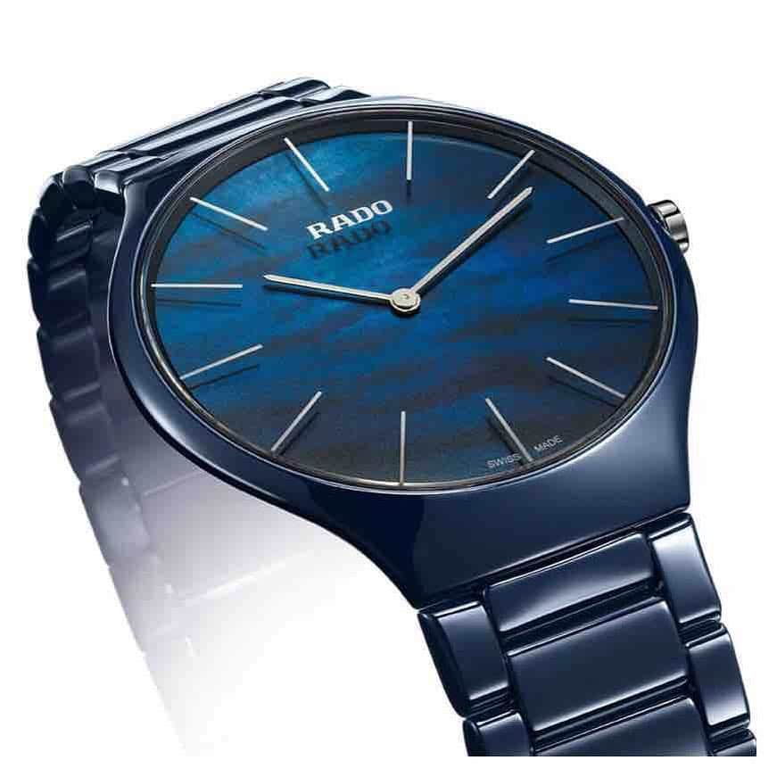 ラドーさんのインスタグラム写真 - (ラドーInstagram)「The blue Mother-of-Pearl dial on the True Thinline Water evokes the ebb and flow of the open sea. Reveal the price and purchase the watch by clicking on the tag. #MasterOfMaterials #TrueThinline #Nature #Water #MotherOfPearl #HighTechCeramic」5月1日 3時03分 - rado