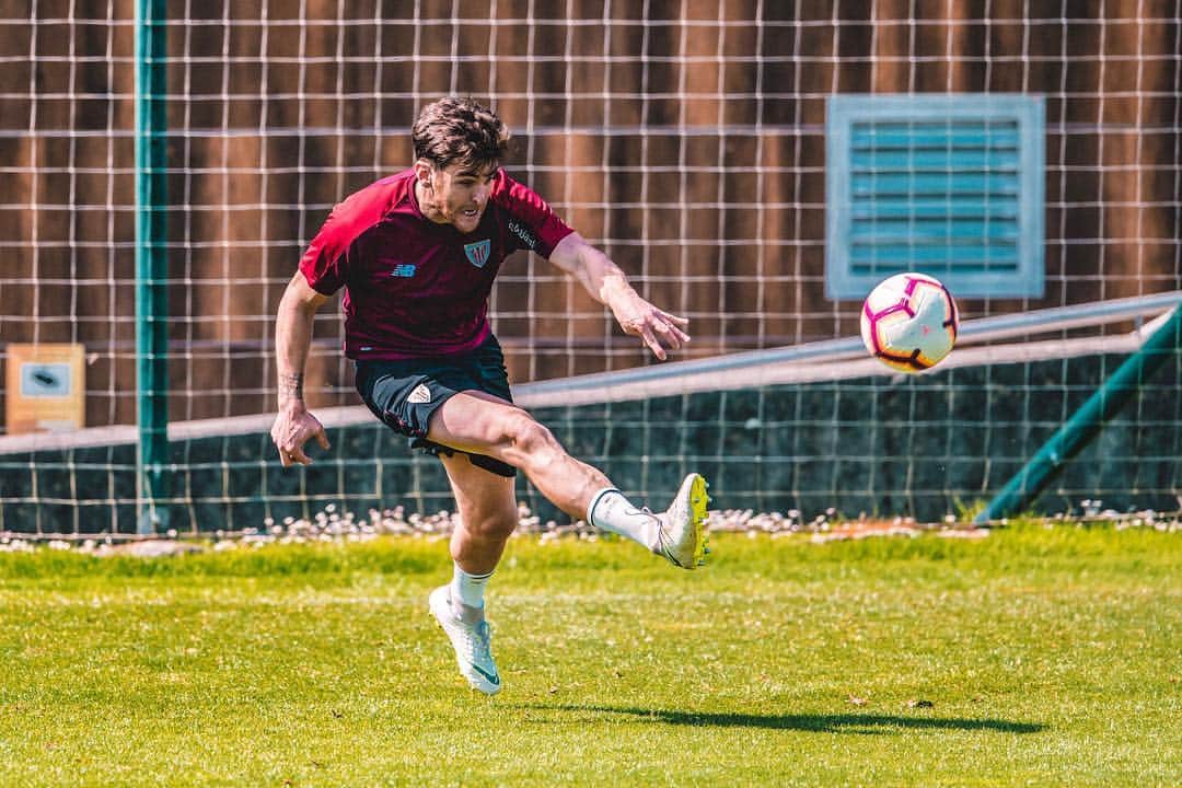 イバイ・ゴメスのインスタグラム：「⚽️👍🏼 👀Valladolid 💪🏼🔴⚪️」