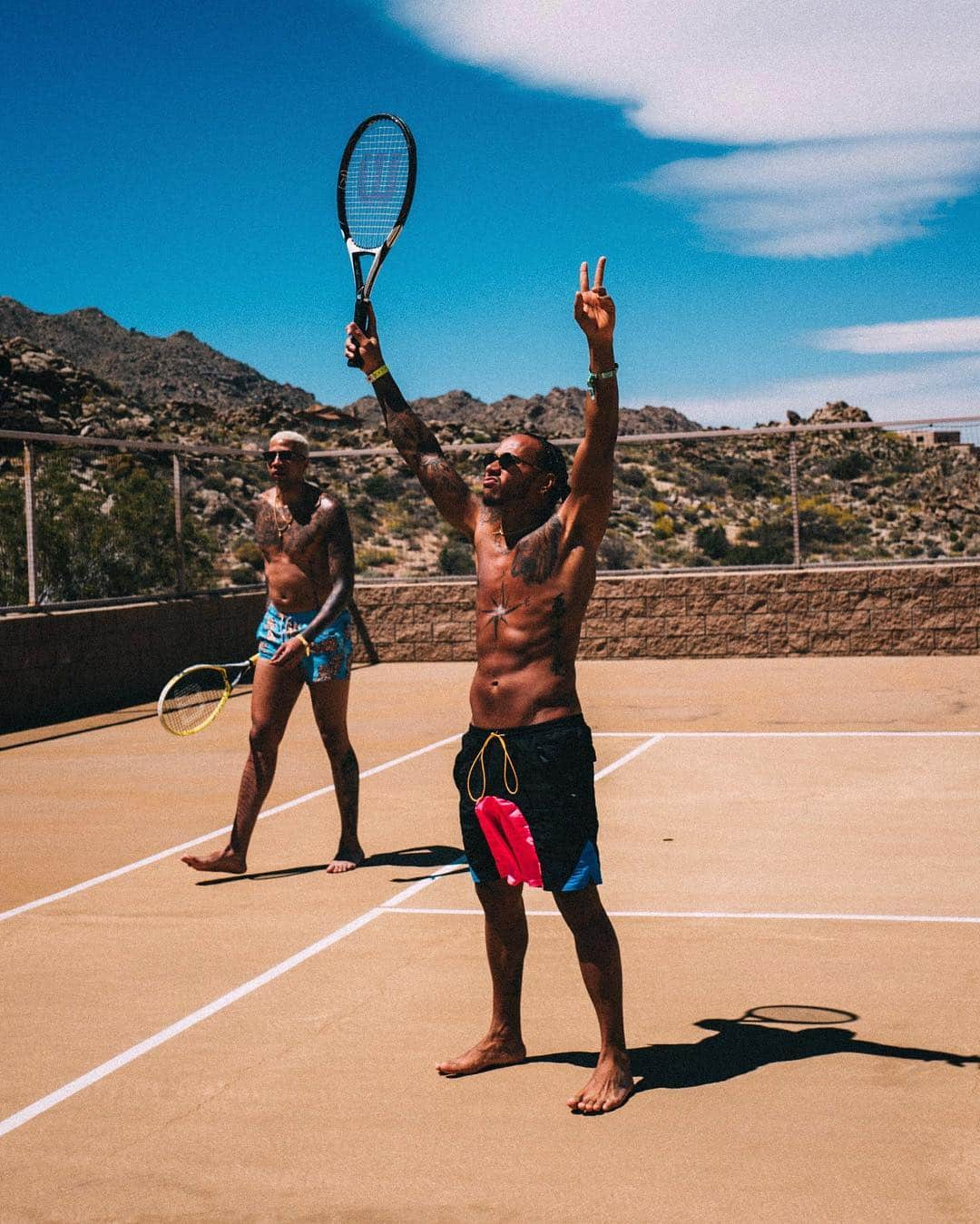 ルイス・ハミルトンさんのインスタグラム写真 - (ルイス・ハミルトンInstagram)「Match point 🎾🔥 We coming for you @serenawilliams 🤣 @fencer」5月1日 3時32分 - lewishamilton