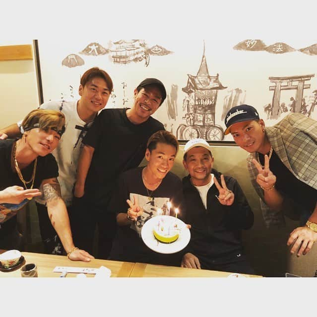 中野英雄さんのインスタグラム写真 - (中野英雄Instagram)「昨夜はDOBERMAN INFINITYとマツさんとの食事会してました‼️ P-CHO君の誕生日もやりました！  楽しかったです  #instagood #japan #happy  #dobermaninfinity  #松本利夫」5月1日 3時33分 - hideo_nakano