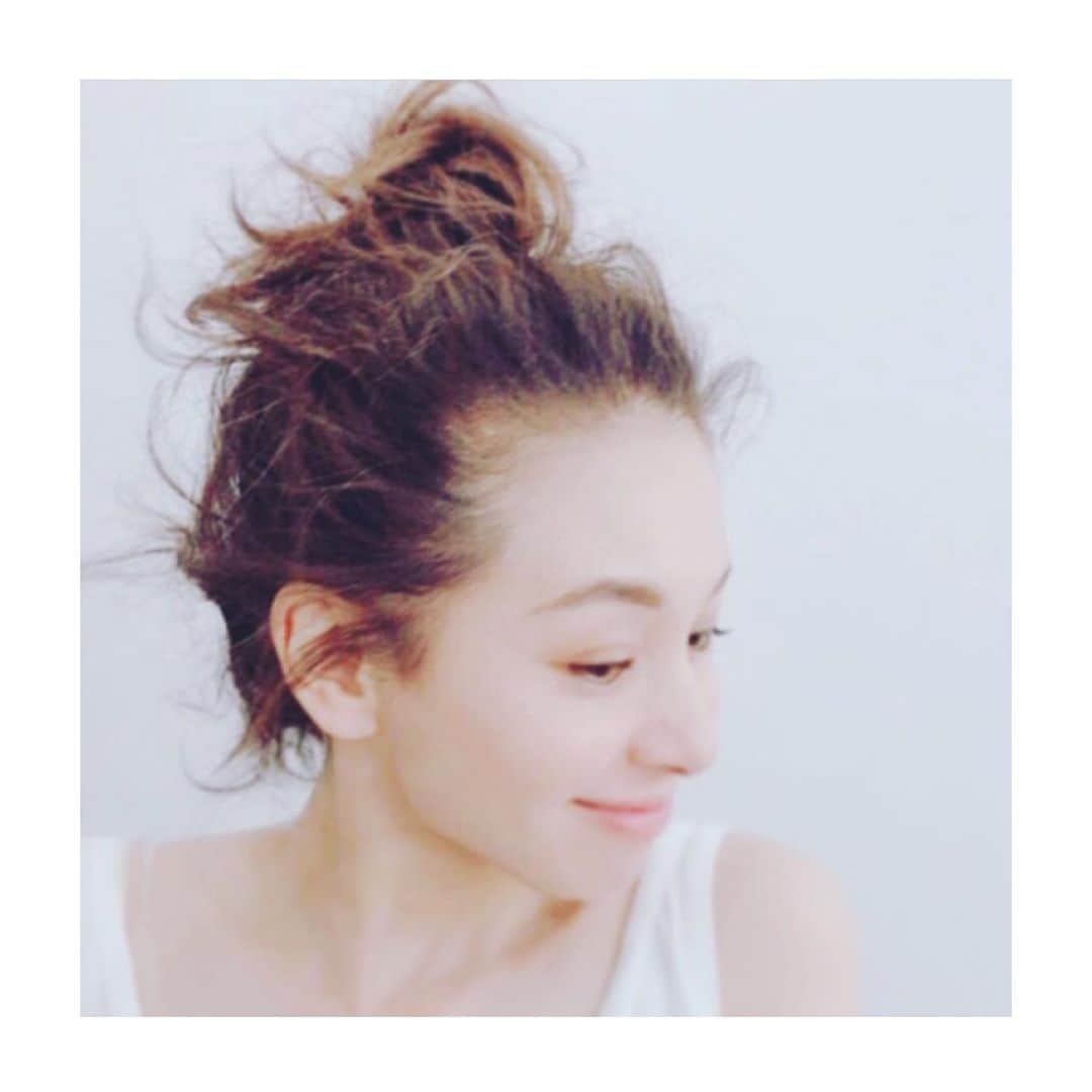 稲沢朋子さんのインスタグラム写真 - (稲沢朋子Instagram)「このヘアアレンジ流石の技✨💪 ありがとうございます！  まもなくですね 平成から令和へ どうぞよろしくお願いいたします  #repost @moriyukio_roi ・・・ story イナトモちゃんのボブスタイルを ヘアアレンジしてみた 似合う☆ 最新号は明日発売  @story_love40  @web_kob  @kobunsha_magazine  @ina_tomo  #稲沢朋子 #イナトモ #story #ファッション #hair #hairstyle  #ヘアアレンジ #UPスタイル #撮影 #ヘアメイク #hair&make #ボブスタイル #森ユキオ @roi_hairmake  @roi_salon  @roiwedding  @roi_omotesando_salon」4月30日 18時45分 - ina_tomo