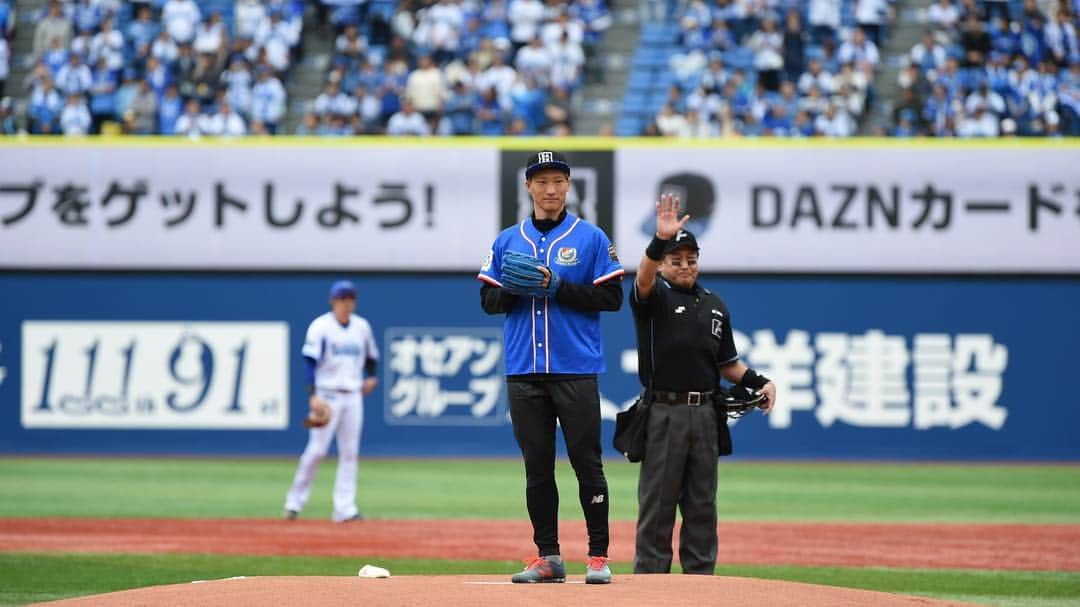 畠中槙之輔さんのインスタグラム写真 - (畠中槙之輔Instagram)「_ 平成最後の日に、こんなにいい経験ができるとは思ってなかったです🙇 関係者の皆様、ありがとうございました！ #始球式 #緊張やばめ #とりあえずストライク #置きに行ったなー #横浜ベイスターズ #横浜fマリノス #44」4月30日 18時57分 - hatanaka_shinnosuke