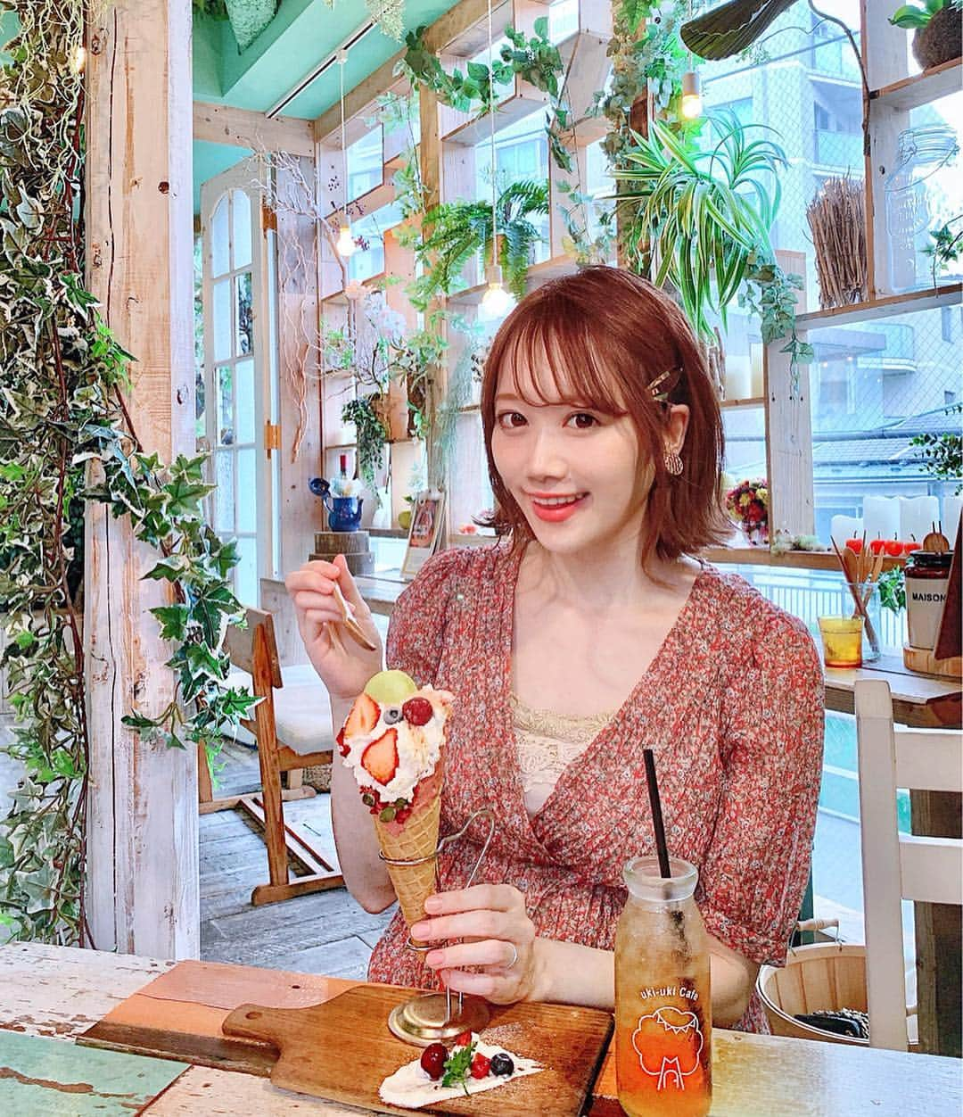 佐藤瀬奈さんのインスタグラム写真 - (佐藤瀬奈Instagram)「ずっと行ってみたかった代官山の @uki_ukicafe へ💐⠀ ⠀ もうどこを見渡しても素敵なカフェでした😭💓 緑に囲まれていて、森の中にいるみたい🐿💕⠀ とっても癒されたぁ…♡♡⠀ ⠀ このアイスのような#コーンケーキ も可愛すぎるよね😍 クリームがふわふわで美味しかったです🤤❤️⠀ ⠀ 店内は他にもフォトスポットがあったり、 可愛いりんごの木があったり…♡ 思わずたくさん写真撮っちゃったので、また載せるね💘 ・ ・ ・ #ukiukicafe #ウキウキカフェ #代官山カフェ#代官山カフェ巡り #代官山ランチ #東京カフェ#カフェ巡り #カフェスタグラム#せぷグルメ」4月30日 18時54分 - senapuu