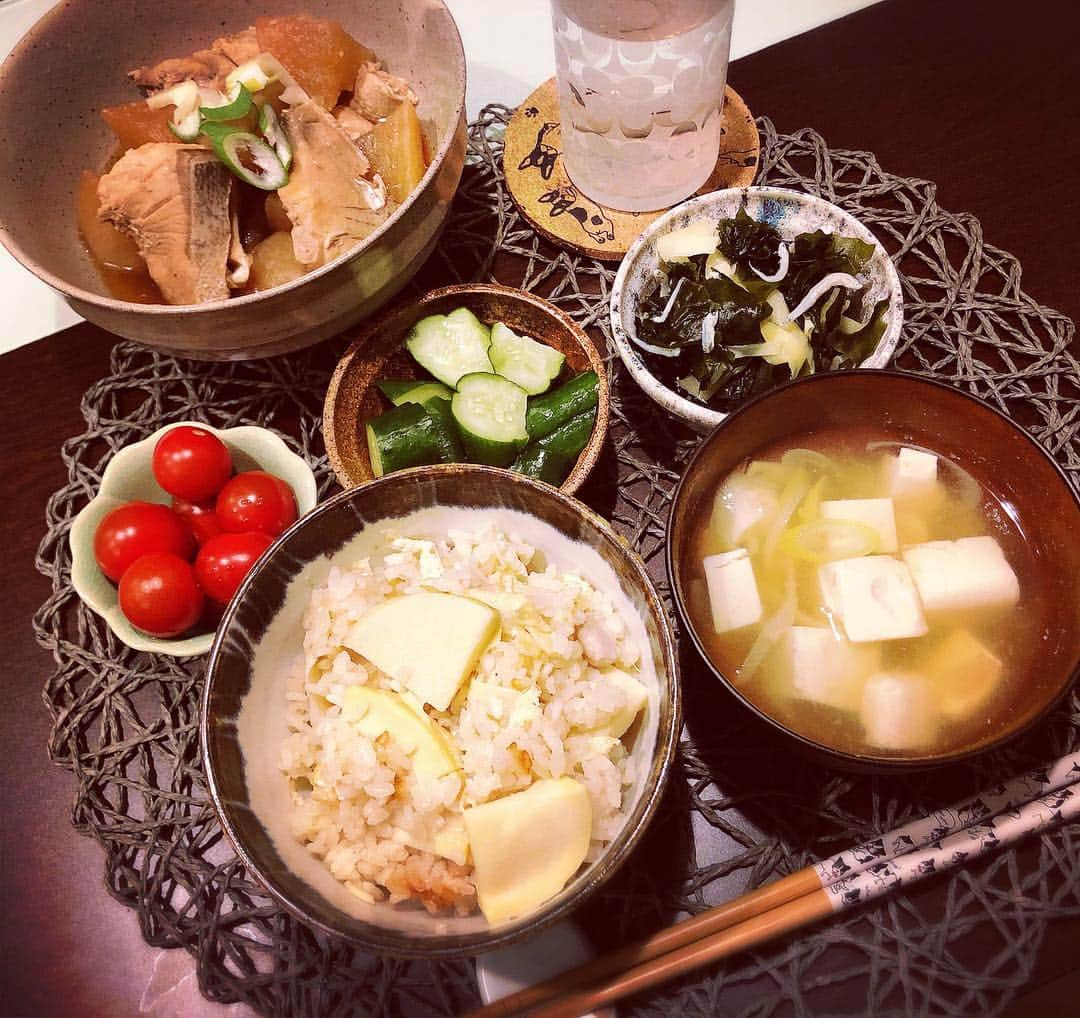 森本さやかさんのインスタグラム写真 - (森本さやかInstagram)「#夜ごはん  #たけのこご飯  #お豆腐のお味噌汁  #ぶり大根  #わかめとしらすの酢の物  #きゅうりの漬け物  #トマト #和食ごはん #献立 #夕飯  #cooking #cookingram  #homecooking」4月30日 19時06分 - sayakamorimoto1011