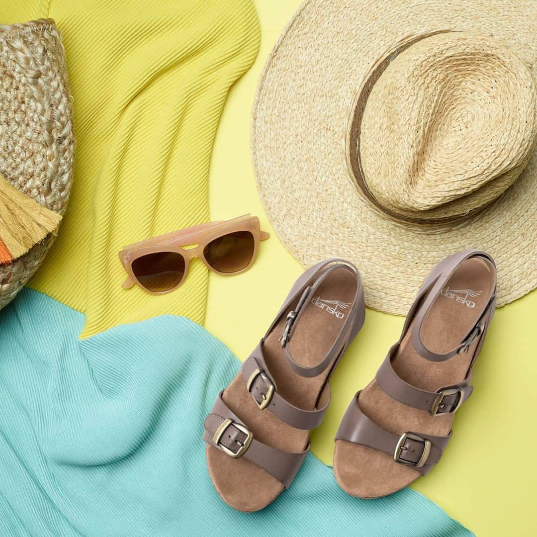 ダンスコのインスタグラム：「#TravelTuesday checklist complete. . . . #dansko #instalove #clogs #shoes #danskos #justyourfavorites #instagood #danskostyle #comfort #newshoes」