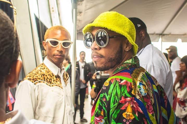 Pierre-Louis Masciaさんのインスタグラム写真 - (Pierre-Louis MasciaInstagram)「The great @anderson._paak wearing a total PLM look at @somethinginthewater Festival. What a show! ⚡️ . #plm #pierrelouismascia #unpredictableclassic #womenswear #menswear #prints #collection #spring #summer #2019 #ss19 #andersonpaak #sitwfest #somethinginthewater #festival #america」4月30日 19時24分 - pierrelouismascia