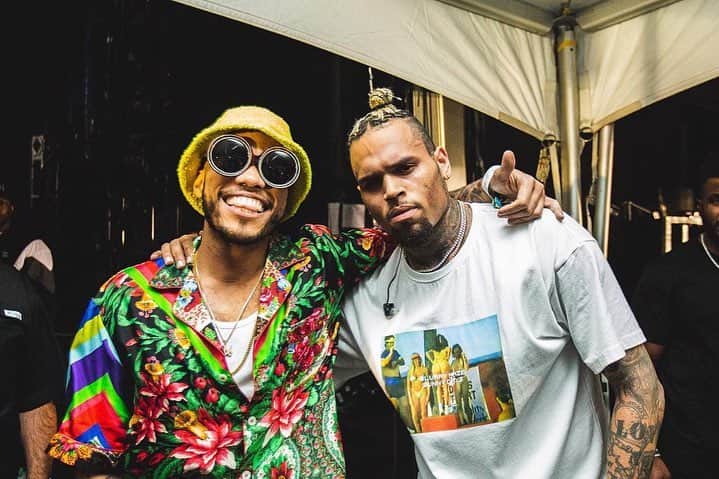 Pierre-Louis Masciaさんのインスタグラム写真 - (Pierre-Louis MasciaInstagram)「The great @anderson._paak wearing a total PLM look at @somethinginthewater Festival. What a show! ⚡️ . #plm #pierrelouismascia #unpredictableclassic #womenswear #menswear #prints #collection #spring #summer #2019 #ss19 #andersonpaak #sitwfest #somethinginthewater #festival #america」4月30日 19時24分 - pierrelouismascia