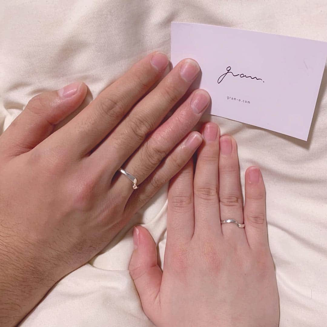 青木菜花のインスタグラム：「.﻿ .﻿ ずっとつくりたかったペアリングを作りに﻿ 鎌倉に行ってきたよ！♡﻿ ﻿ 久しぶりにデートらしいお出かけできて﻿ とっても楽しかった〜〜！﻿ ﻿ またお揃い増えて嬉しい🥰🥰﻿ .﻿ . #なのかじ #鎌倉 #鎌倉デート #小町通り #鎌倉gram #食べ歩き #ペアリング #ペアリング作り #お揃い #instagood #instalike #l4l」