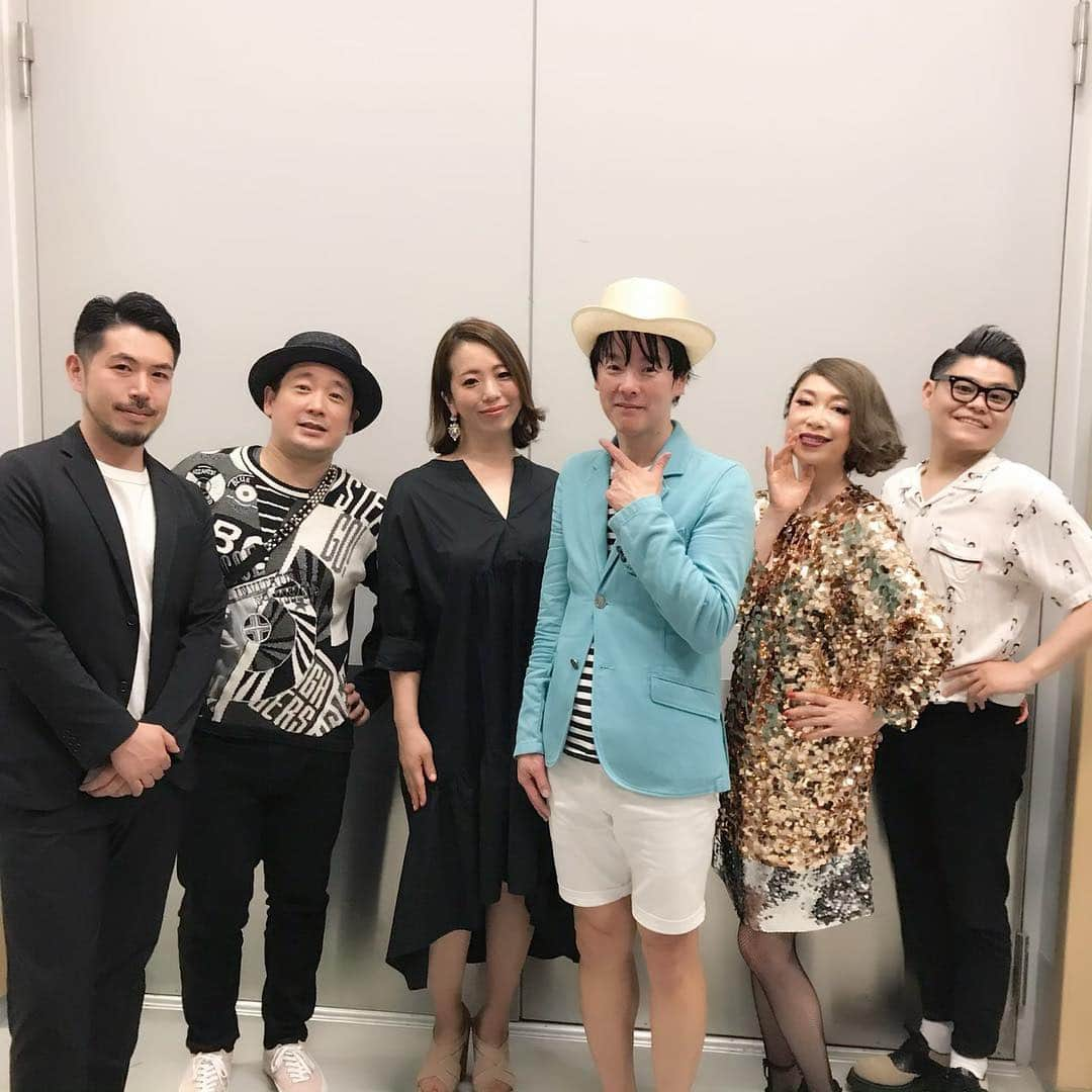 野宮真貴さんのインスタグラム写真 - (野宮真貴Instagram)「東京は夜の七時♪ 昨日の「OTONA MUSIC PARADISE」来て下さったみなさん、ありがとうございました。初めてご一緒した古内東子さんも、カジくんのステージも本当に素晴らしかったです。私は平成最後のライブでした。平成はピチカート・ファイヴと共にはじまり、こうして歌い続けていられることに感謝です🙏令和もいい歌届けます❣️どうぞよろしくね😉  #東京は夜の七時 #otonamusicparadise #古内東子 #カジヒデキ #松田chabe岳二 #菊地昇二 #野宮真貴 #missmakinomiya」4月30日 19時19分 - missmakinomiya