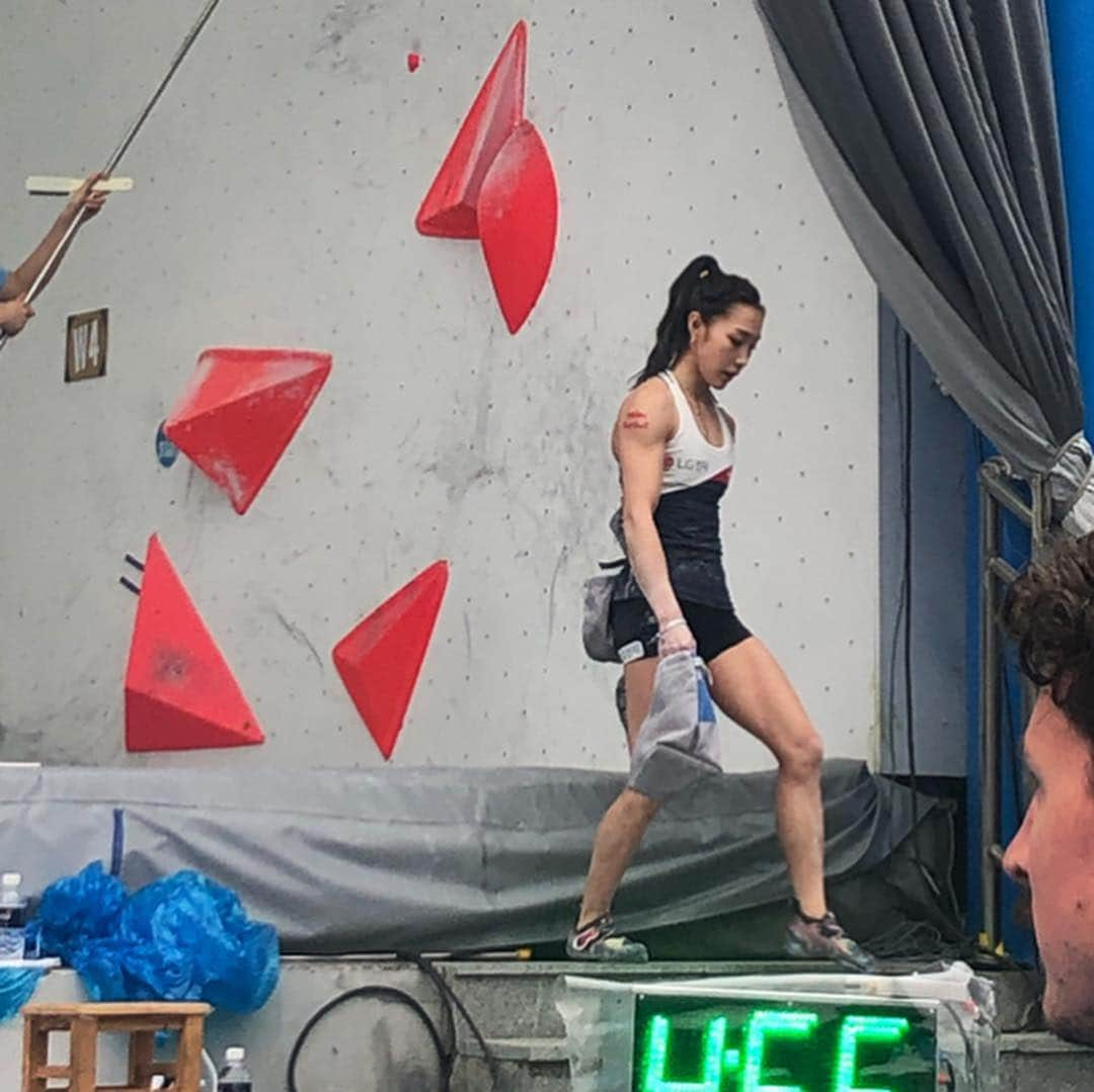 キム・ジャインさんのインスタグラム写真 - (キム・ジャインInstagram)「My third bouldering world cup of this season was in Chongqing China. Finally, I was able to make it to the semi this time with a good qualification result. However the semifinal was enormously hard for me 😂 There are so many difficult puzzles that I have to solve since I decided to challenge myself for the Olympics and for the new competition style which has been changing a lot. Nonetheless, I just want to try as hard as I possibly can. 😊 And I always appreciate all of the great supports for me 🙏🏻❤️ - 같이 으쌰으쌰 해주는 고마운 @hypark_itpt @sasol_climber 💙 이번주 우장대회 열심히 땡겨불자아!! 😍 - #스파이더 @spyder_korea #spyderlimitless  #LG전자 @lgelectronics_kr  #redbull @redbull #givesyouwings #뉴스킨 @nuskin.korea.official  #lasportiva @lasportivagram  #discoveryclimbinghold @discovery_icn  #하늘병원 #하늘스포츠의학크리닉」4月30日 19時21分 - allezjain