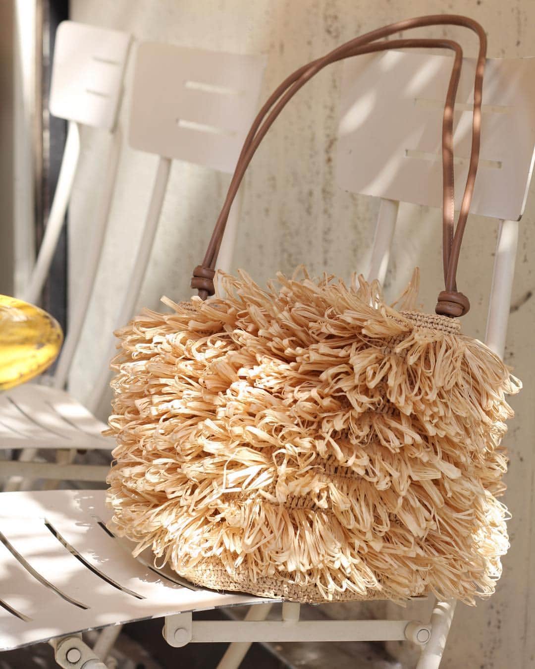 のインスタグラム：「This festive raffia bucket bag is a fun but stylish way of bringing a touch of summer into your wardrobe. Imagine it over a white short or swung across your favorite dress.  #jaminpuech #bucketbag #raffia #fashion #style #paris」