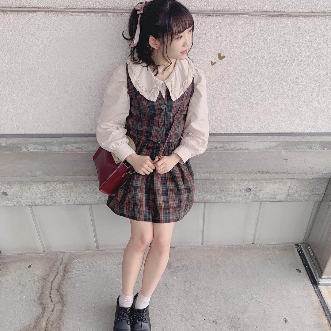 夏川愛実のインスタグラム：「ㅤㅤㅤㅤㅤㅤㅤㅤㅤㅤㅤㅤㅤ ㅤㅤㅤㅤㅤㅤㅤㅤㅤㅤㅤㅤㅤ  今日の #私服 ㅤㅤㅤㅤㅤㅤㅤㅤㅤㅤㅤㅤㅤㅤㅤㅤㅤㅤㅤㅤ  平成最後の日は ありえないくらい雨でしたが とっても楽しく過ごせました😀💓💓 ㅤㅤㅤㅤㅤㅤㅤㅤㅤㅤㅤㅤㅤㅤㅤㅤㅤㅤㅤㅤ そして安定の #ポニテ ㅤㅤㅤㅤㅤㅤㅤㅤㅤㅤㅤㅤㅤㅤㅤㅤㅤㅤㅤㅤ ブラウス @niceclaup_official_  ワンピース @harajuku_panama  ローファー @grl_official  ㅤㅤㅤㅤㅤㅤㅤㅤㅤㅤㅤㅤㅤㅤㅤㅤㅤㅤㅤㅤ ワンピースはちぴちゃんと原宿行った時に panamaboyでゲットした古着！ panamaboyさんは大須にもあるけど 原宿店も可愛かった💓 ㅤㅤㅤㅤㅤㅤㅤㅤㅤㅤㅤㅤㅤㅤㅤㅤㅤㅤㅤㅤ ㅤㅤㅤㅤㅤㅤㅤㅤㅤㅤㅤㅤㅤㅤㅤㅤㅤㅤㅤㅤㅤㅤ #私服コーデ#春コーデ#チェックコーデ#ブラウス #niceclaup#panamaboy#grl#グレイル #古着#ワンピース#レトロコーデ#レトロ風 #低身長コーデ#148cmコーデ#ミニスカート  ㅤㅤㅤㅤㅤㅤㅤㅤㅤㅤㅤㅤㅤㅤㅤㅤㅤㅤㅤㅤㅤㅤㅤㅤ」