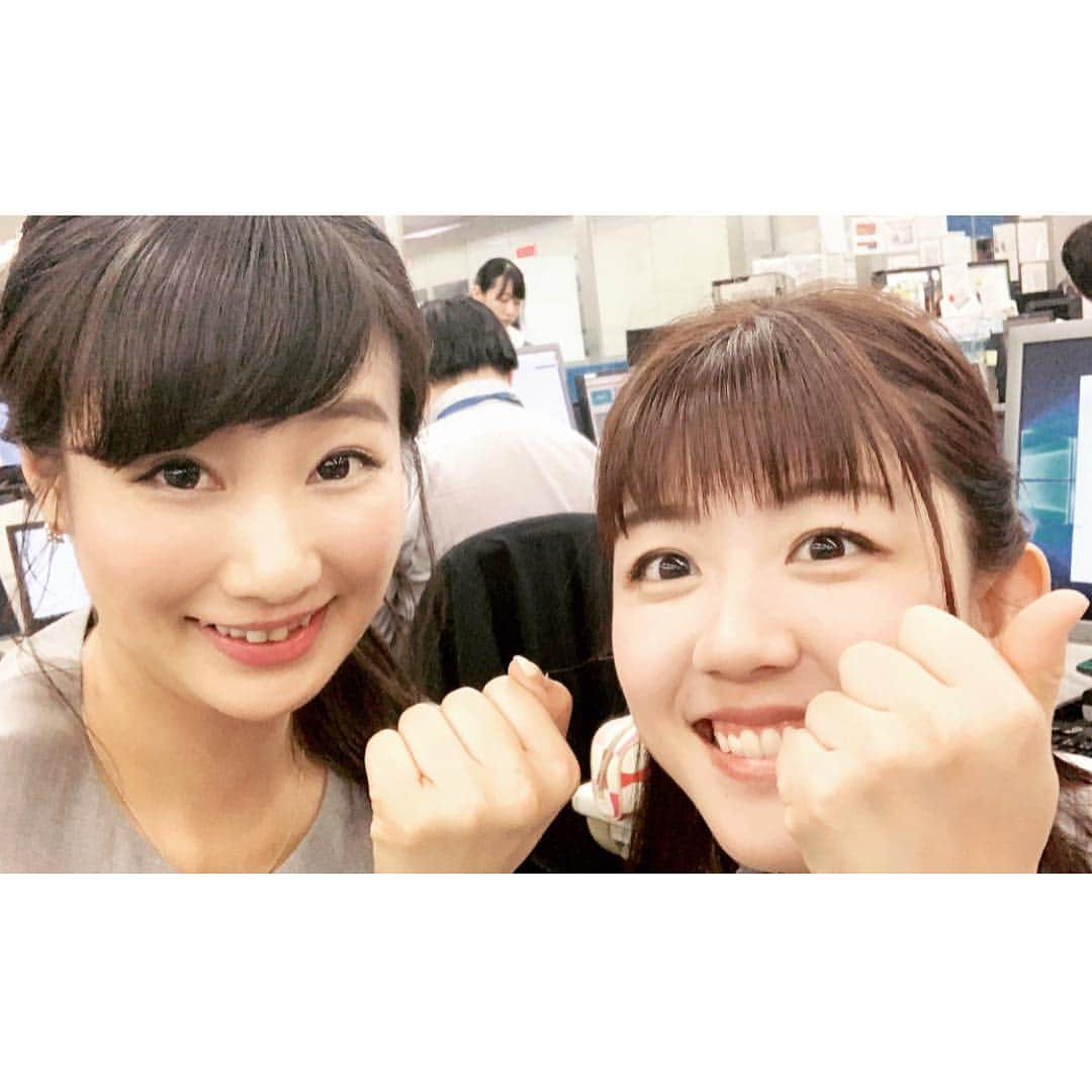 島津久美子さんのインスタグラム写真 - (島津久美子Instagram)「平成最後の日の様子🇯🇵皇居前から中継でお伝えしました。 * 昭和の最後に生まれ、平成と共に時代を生きてきた私* その締めくくりの瞬間瞬間に立ち会え、生でお伝えできていること…* 幸せに思います😊 * このあと元号が変わる瞬間は、同い年の大鋸キャスターと一緒にお伝えします👭🎤* Yahoo!ニュースからもみられますよー📺  #平成最後の日 #中継 #アナウンサー #ニュースキャスター #中継リポート #皇居 #皇居前広場 #歴史的瞬間 #生放送 #雨模様 #スーツ女子 #気持ちが引き締まる #平成さよなら #ちょっと寂しい #平成最後のお仕事 #引き続きお仕事 #同い年コンビ #キャスター仲間 #テレビ局 #tbs #tbsnews #newscasters」4月30日 19時59分 - kumiko_shimazu