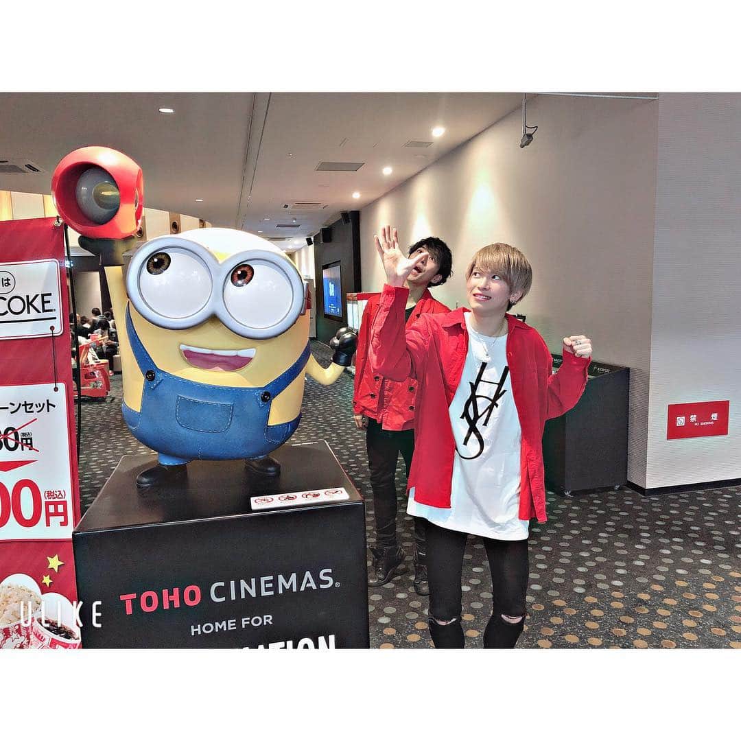 岡田鷹斗のインスタグラム：「熊本県 ゆめタウン光の森にて インストアライブ！ 新星堂の皆さんも本当にありがとうございました☆ 初めての方も沢山を足を止めてくれて、 応援してくれて、 駆けつけてくれたNGFのパワーのおかげです♪♪ ・ ・ ・ 明日は初の佐賀県でのライブです☆ フレスポ鳥栖にてインストアライブさせていただきます！ ・ ・ ・ #NEVAGIVEUP #ゆめタウン光の森  #群馬県 #新星堂 #アイドル #アイドル #ダンスボーカル #ネバギブ #イケメン #岡田鷹斗 #ミニオン #平成ラストライブ」