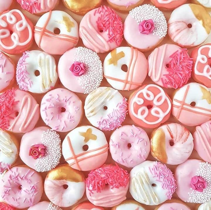 Benefit Cosmetics UKさんのインスタグラム写真 - (Benefit Cosmetics UKInstagram)「DONUT disturb 😉 We are busy dreaming of this TREAT Tuesday 😋 📸 by @vickiee_yo #benefit #treattuesday #benefit #beauty #regram #donut . . . 📷Image description: A regram from @vickiee_yo」4月30日 20時01分 - benefitcosmeticsuk