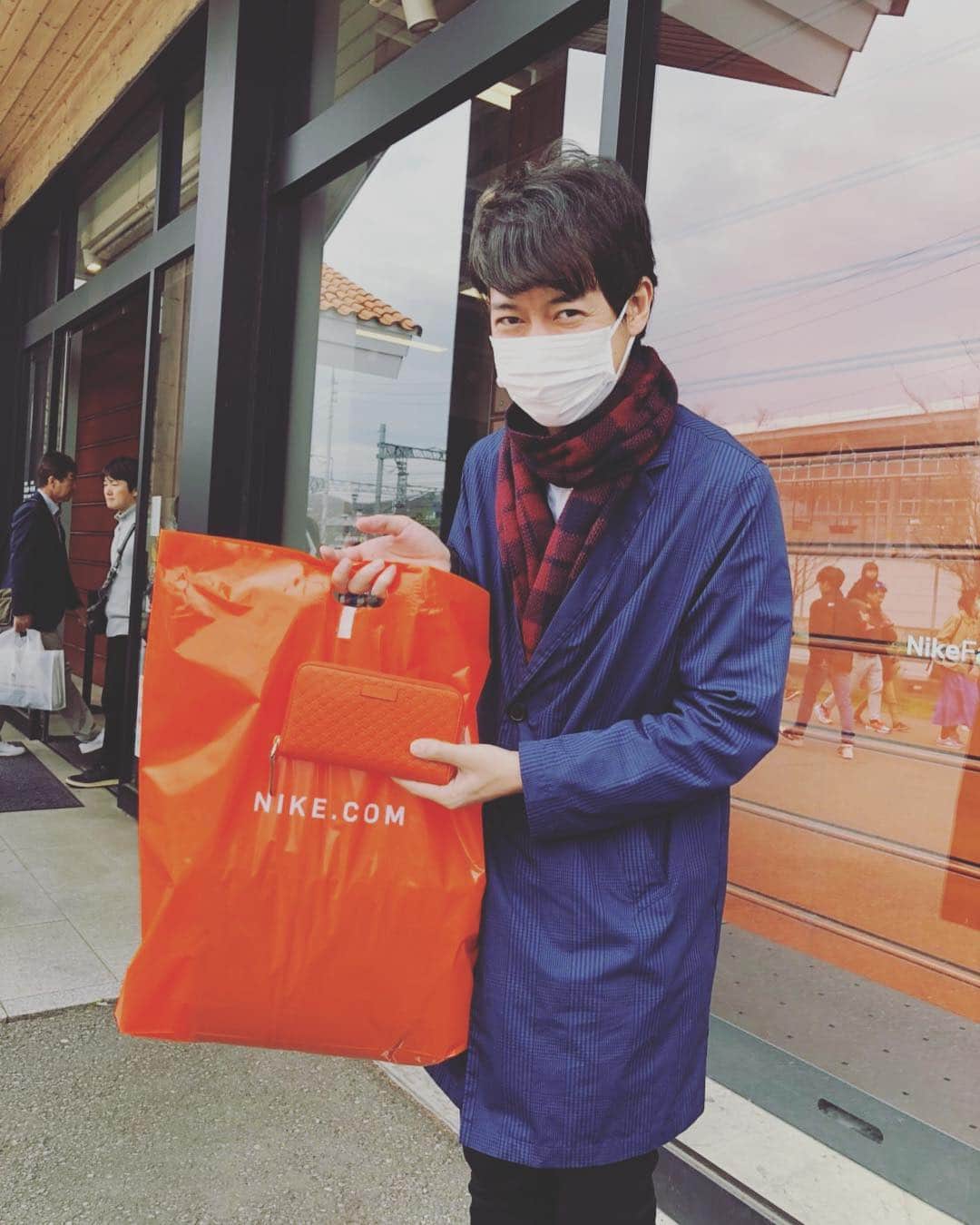 松阪ゆうきさんのインスタグラム写真 - (松阪ゆうきInstagram)「今日はお買い物に行って来ました＾＾ いやあ、人多いし寒かったな💦  プライベートにもオレンジ🍊を取り入れ始めましたよ。ラッキーカラーオレンジかわからないけど、確実にしようとしてます（笑）  #松阪ゆうき #ショッピング #オレンジ #nike」4月30日 20時01分 - matsuzaka_yuuki