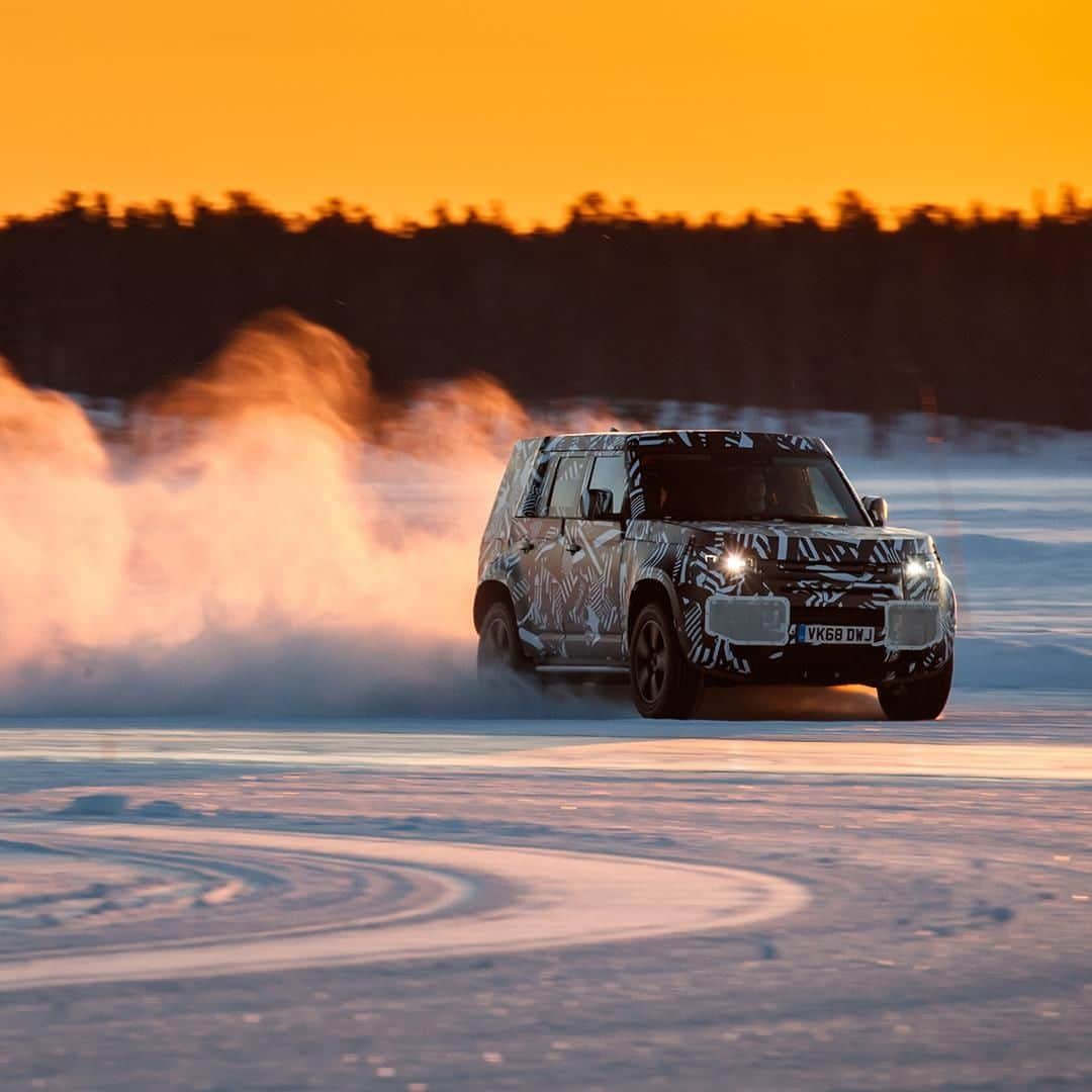 Land Roverさんのインスタグラム写真 - (Land RoverInstagram)「New #DEFENDER will complete more than 45,000 individual tests in some of the world’s most inhospitable and extreme environments. Join us later this year for the full reveal. Tap the link in our bio to register your interest.  #LandRover #LandRoverDefender #NewDefender  #OffRoad #4x4 #Testing #Carsofinstagram #Best4x4xFar #TeamDefender #Snow #IceDrive #IceDriving #Sunset #SnowDriving #Instacar #SUV #CarLifestyle #Adventure #Adventuring」4月30日 20時05分 - landrover