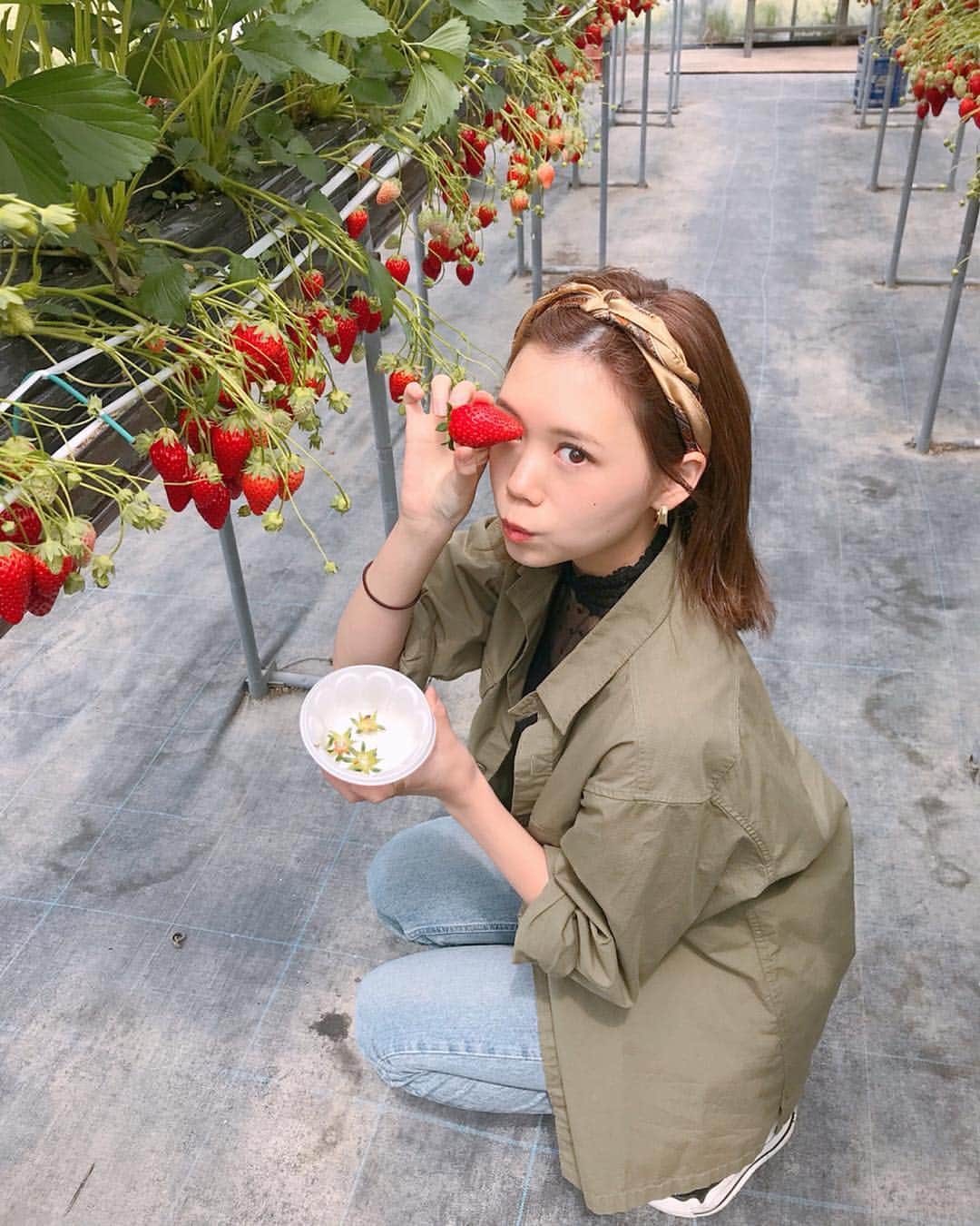 千田麻実のインスタグラム：「どんな事があっても毎日が大切だという事実だけは忘れず、大事に生きていたいです。⠀ 平成ありがとうございました！⠀ ⠀ 平成最後のイチゴ狩り☺️♡⠀ ⠀」