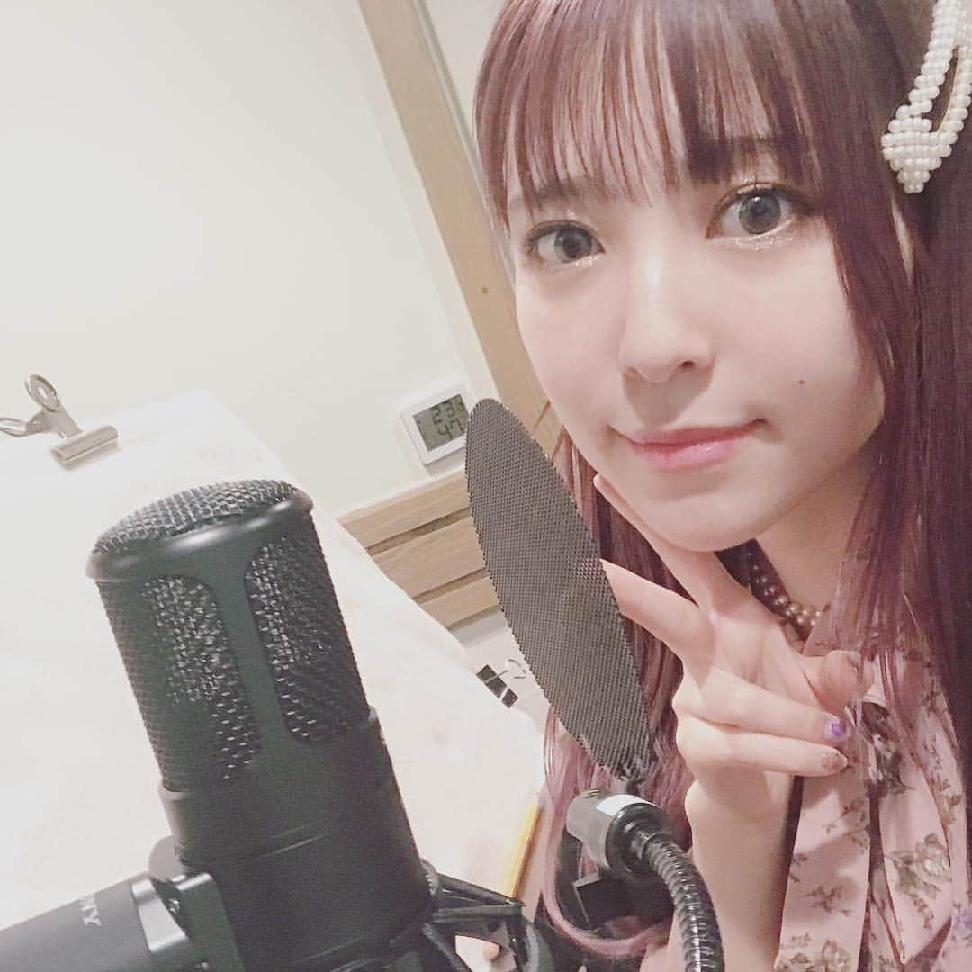 黒崎真音さんのインスタグラム写真 - (黒崎真音Instagram)「レコーディングしてきたぁ  残すところあと1曲！  愛を込めて  I was recording a my new  album "beloved  One" today. Just a little bit more. With love.  #belovedone #黒崎真音 #album #rec #レコーディング」4月30日 20時14分 - maonkurosaki922