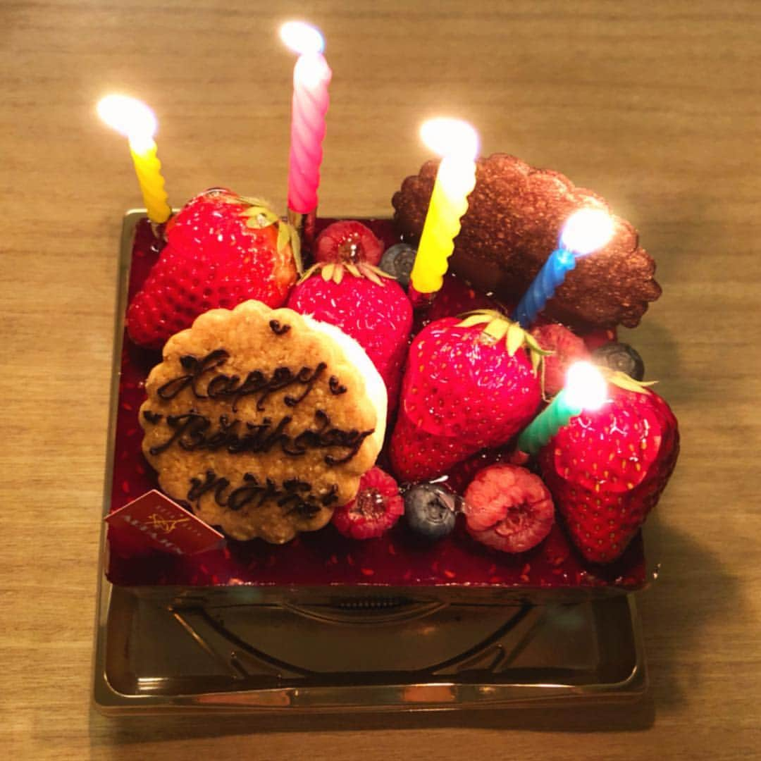 薬丸玲美さんのインスタグラム写真 - (薬丸玲美Instagram)「. 🎆平成の大晦日🎆 . 平成最後の誕生日は 沢山の方々にお祝いして頂きました！ 改めまして、お祝いメッセージありがとうございました🥰 . 素敵な時代を過ごせた事をとても幸せに思います！ . 令和も玲美に関わってくださる皆様にとって 笑顔沢山で平和で素敵な時代になるように！✨」4月30日 20時24分 - remi_yakumaru