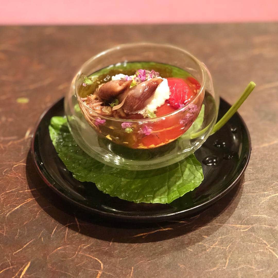 藤田りえさんのインスタグラム写真 - (藤田りえInstagram)「夫じゃないよ笑 仕事でとってもお世話になっているIさんとランチ。 向上心があってグルメで女子力の高い同い年のIさん。 いくつになっても異性のお友達は必要だなって思う。  #藤田りえ #フリーアナウンサー #アナウンサー #女子力  #女子力たかめ男子  #銀座ランチ  #銀座たまさか #とっても美味しい ！！ #おもてなしも一流 #リピしたい #綺麗な人と繋がりたい  #可愛い人と  #可愛いママになりたい」4月30日 20時21分 - rie_fujita.ana