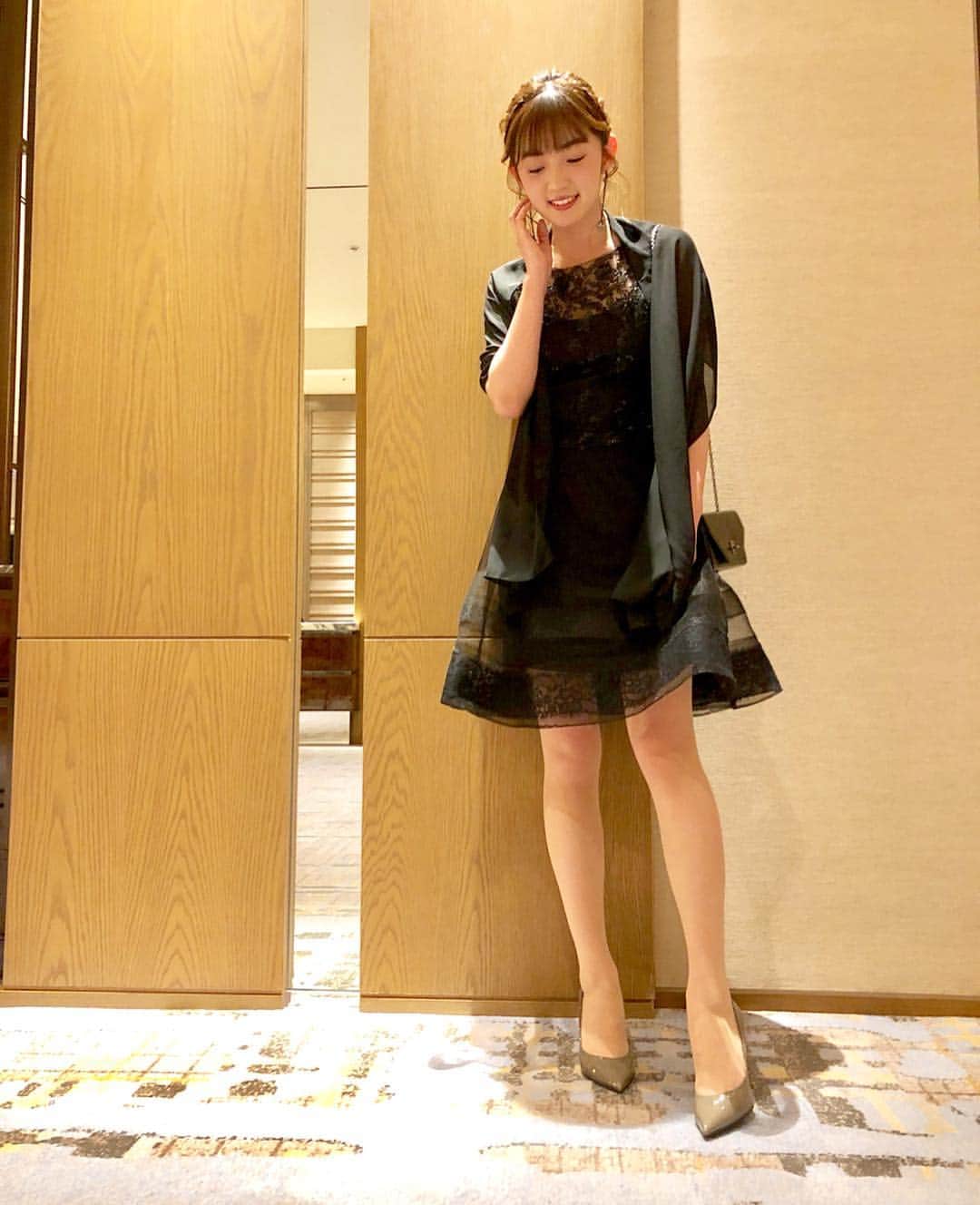 神谷由香さんのインスタグラム写真 - (神谷由香Instagram)「. . とーってもお世話になってる方の結婚式へ🤵👰💒✨ . 胸いっぱい幸せいっぱい💞  ヘアメイクはセルフで💇‍♀️✨ . #結婚式 #結婚式お呼ばれ  #結婚式ヘアセット #結婚式コーデ」4月30日 20時41分 - kamiya_yuka_