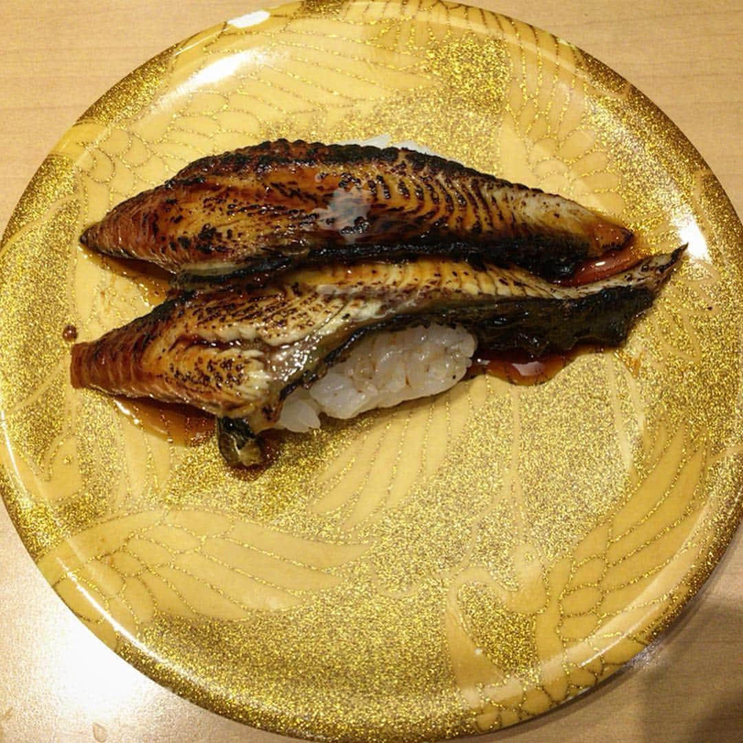 池内万作さんのインスタグラム写真 - (池内万作Instagram)「買い物がてら、ランチ。 元号が変わるというので、アナゴとウナギと大トロを食べてしまったw 突然大晦日を迎えたような不思議な気分っすな。 #イケウチ家のグルメ旅」4月30日 20時35分 - mandeshita