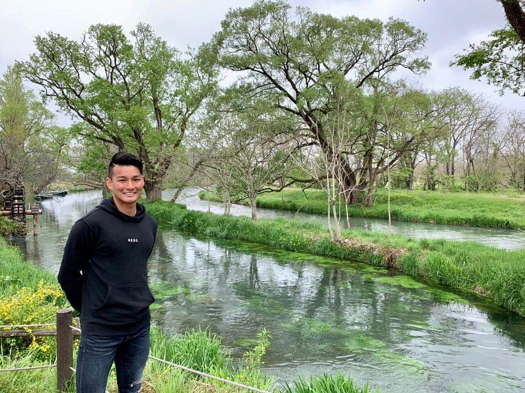 溝渕雄志のインスタグラム：「平成最後の一日🌷🐄 #国営アルプスあづみの公園  #北アルプス牧場  #長野のいいところ #🍦 #一日中雨止まず☔️ #残すところ3時間20分 #さてさて #令和も素晴らしい時代となりますように」