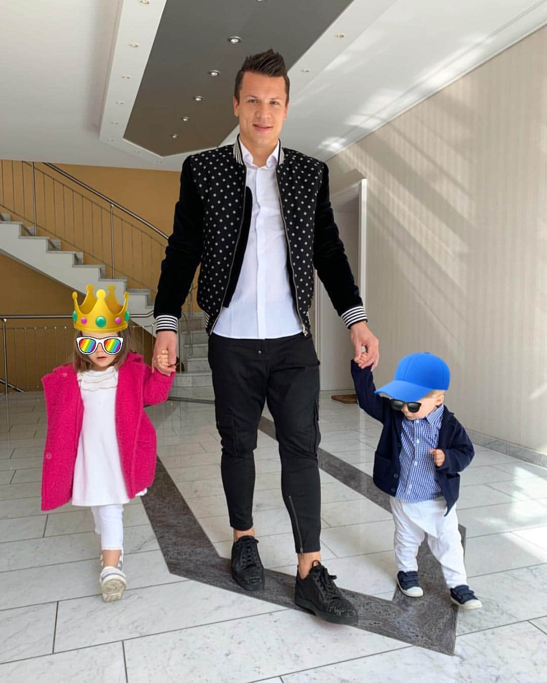 イェウヘン・コノプリャーンカさんのインスタグラム写真 - (イェウヘン・コノプリャーンカInstagram)「👨‍👧‍👦 Have a nice day 🤟🏻 ребятки 🌞」4月30日 20時47分 - konoplyanka.official