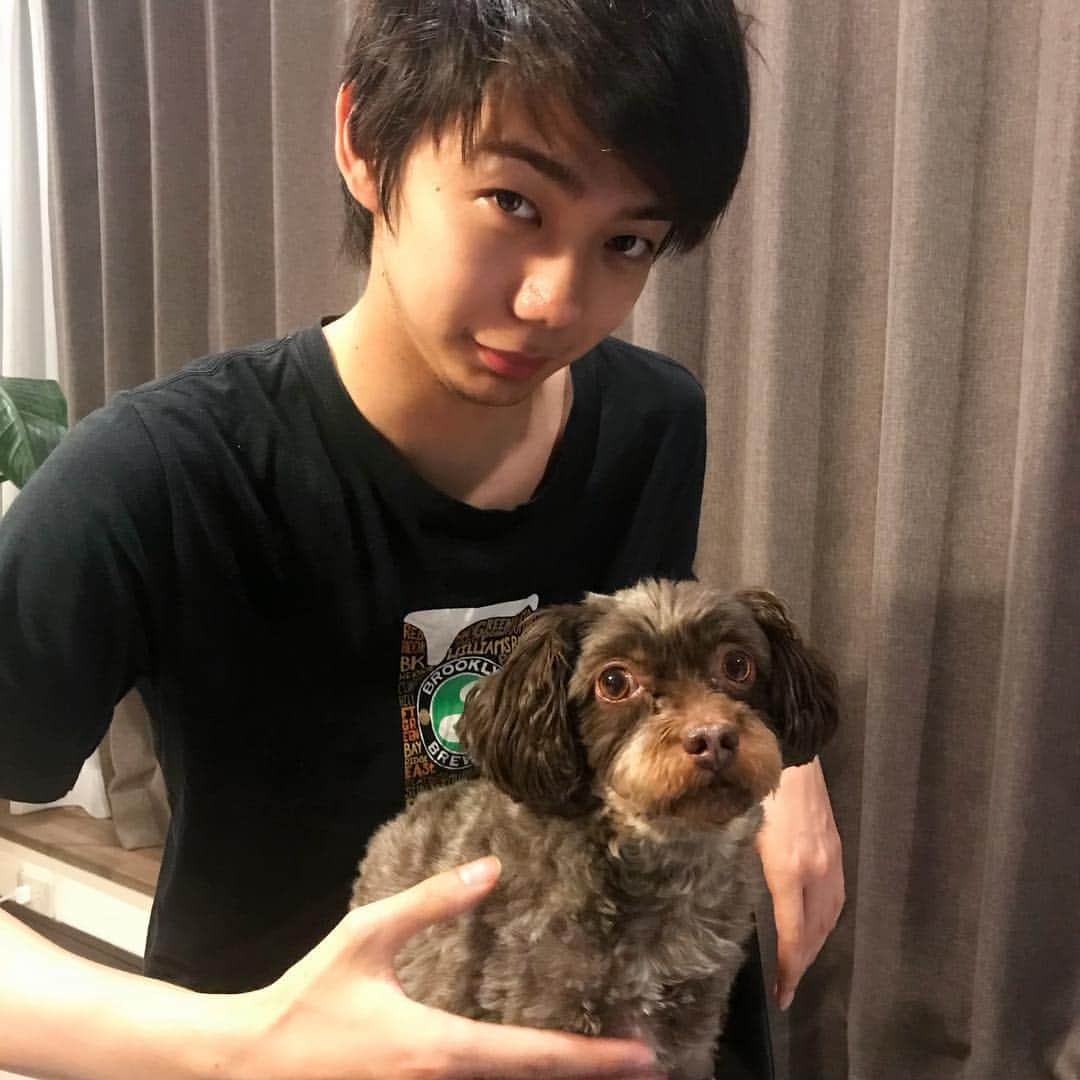 前田典子さんのインスタグラム写真 - (前田典子Instagram)「#平成生まれ の僕たち 🐶 #一緒に時代を超えて行こう #行く時代来る時代 #平成最後の日 #明日から #令和」4月30日 20時59分 - maenorichang