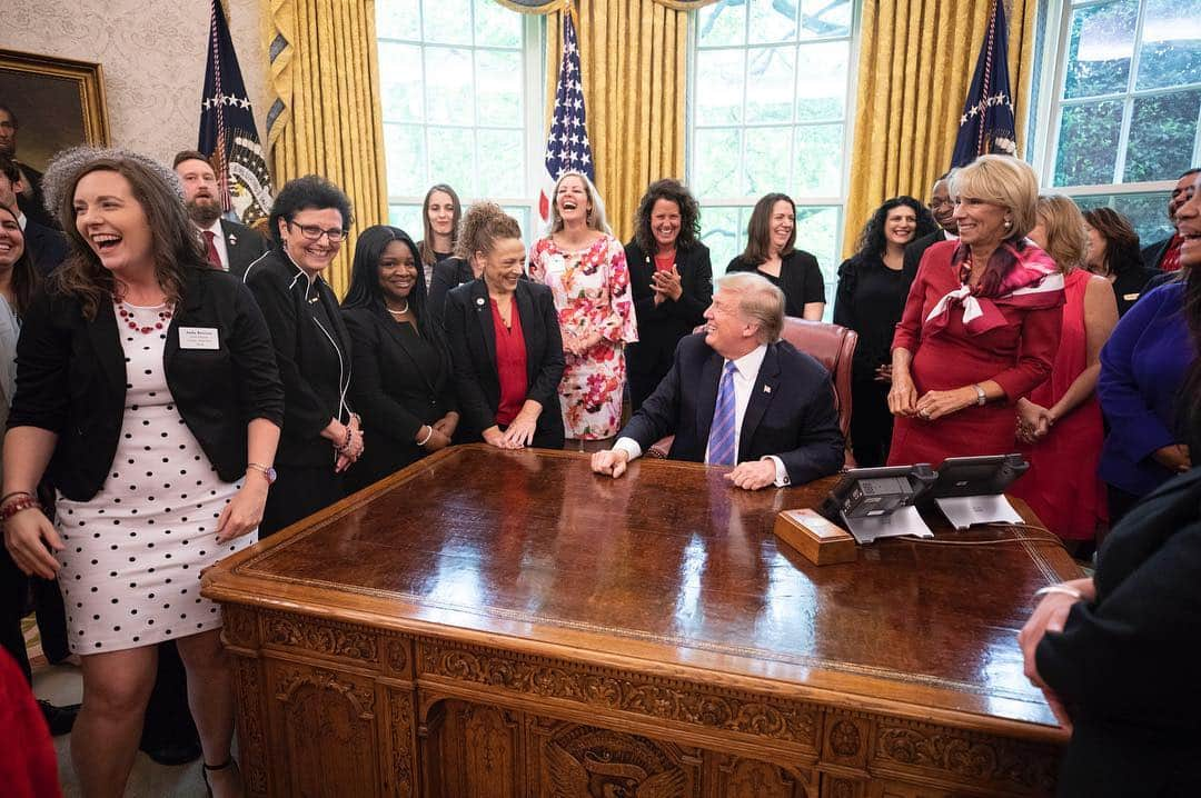 ドナルド・トランプさんのインスタグラム写真 - (ドナルド・トランプInstagram)「Yesterday, President Trump welcomed the 2019 National Teacher of the Year Award winners to the White House.」4月30日 20時59分 - realdonaldtrump