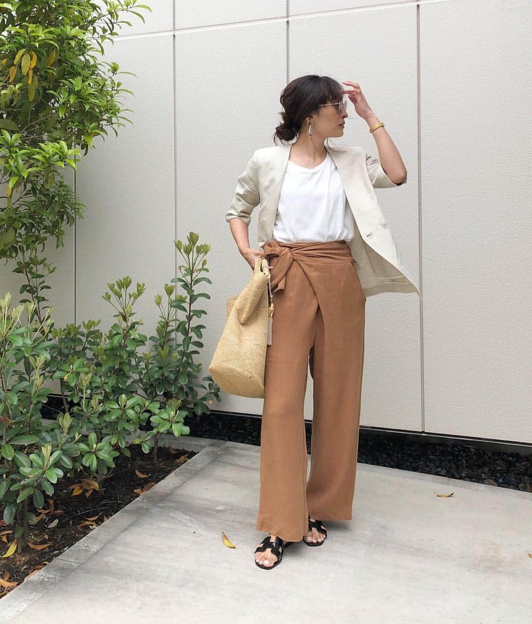 Ayaさんのインスタグラム写真 - (AyaInstagram)「#outfitoftheday . リネン同士の組み合わせ @reedit_official のパンツは色も形も 好み♡ . jacket @maisonspecial_women  pants @reedit_official . #リエディ #リエディスタ #大人シンプル #カシュクールパンツ #リネンパンツ」4月30日 20時55分 - aya_green1010